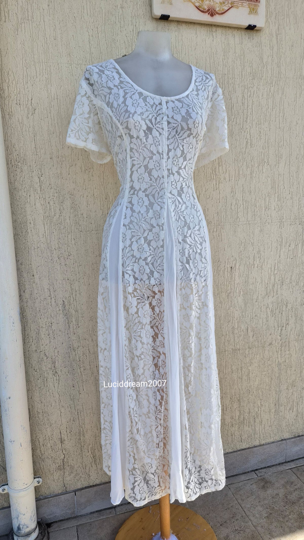 Robe en dentelle blanche