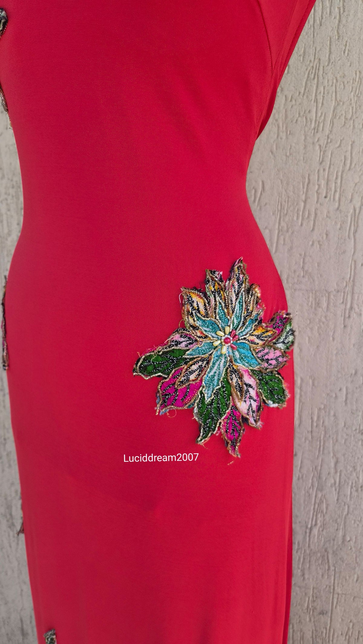 Robe brodée Marvel by La Perla