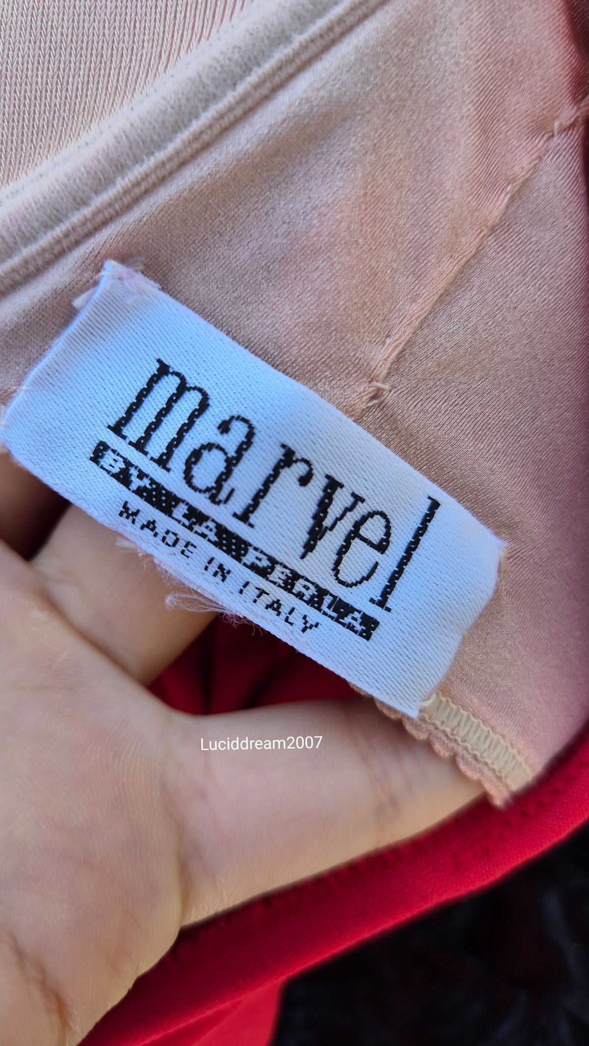 Robe brodée Marvel by La Perla