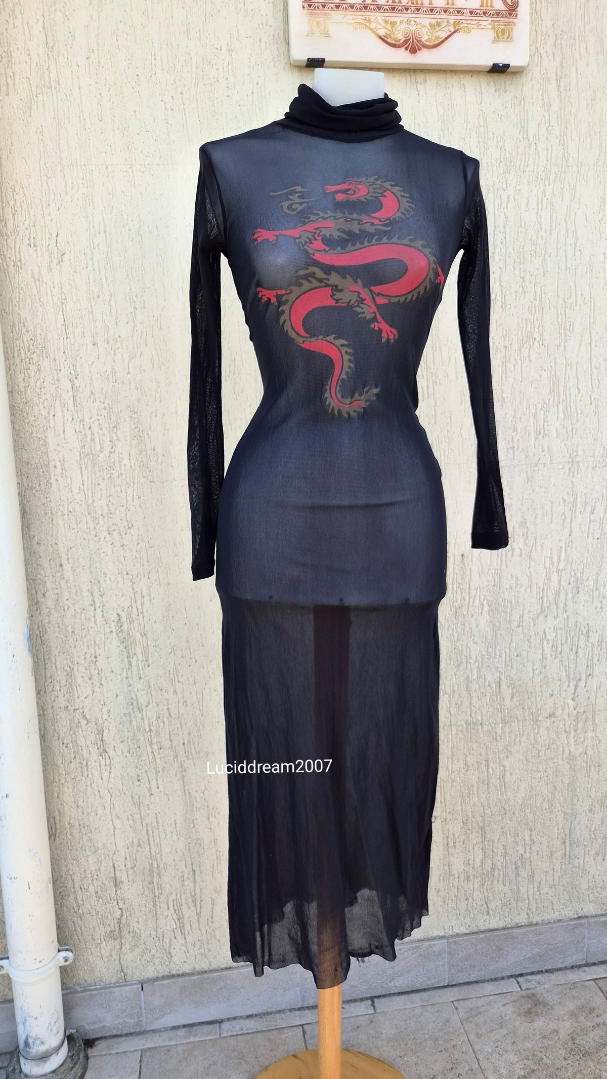 Robe en voile motif dragon