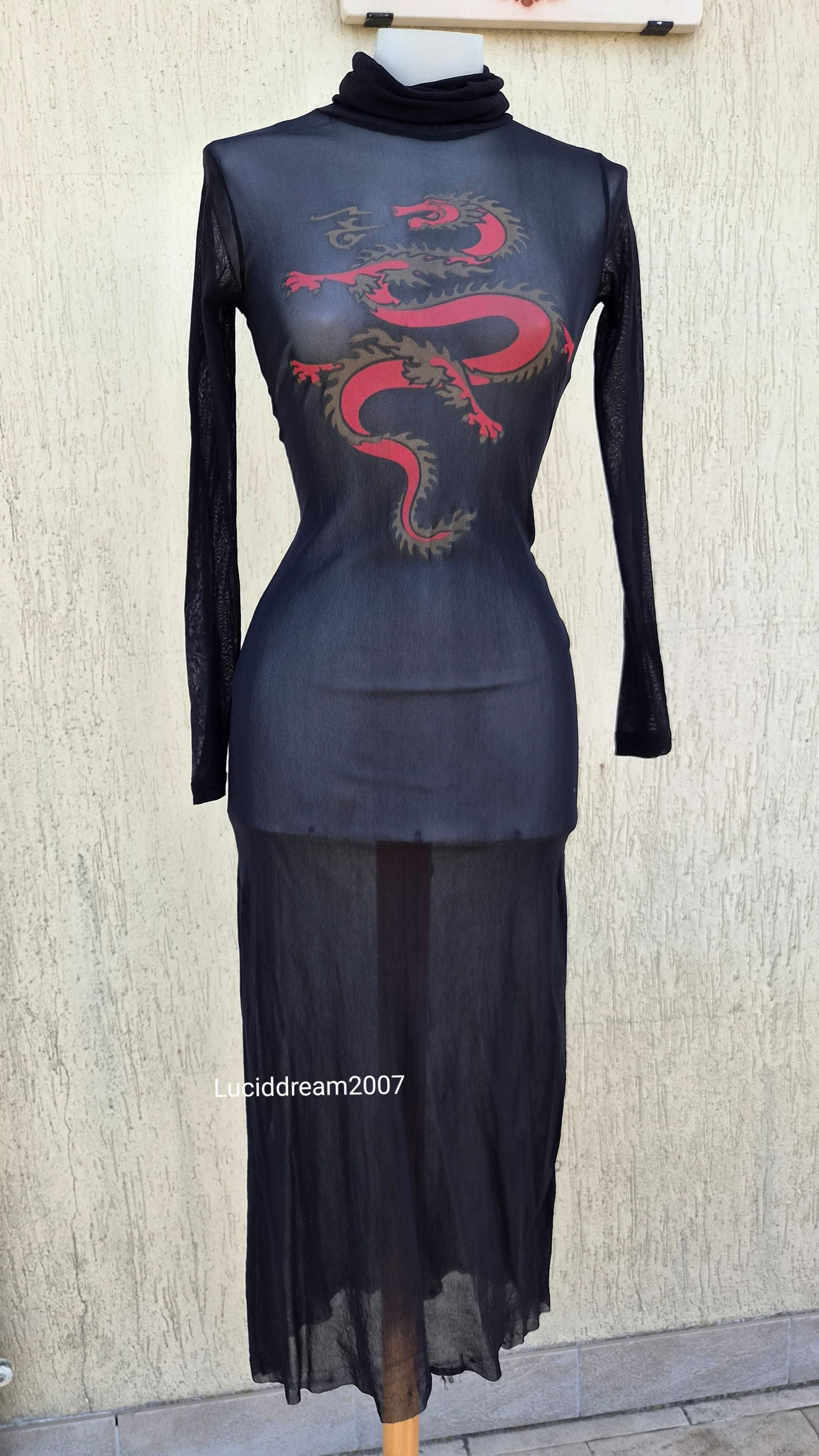 Robe en voile motif dragon