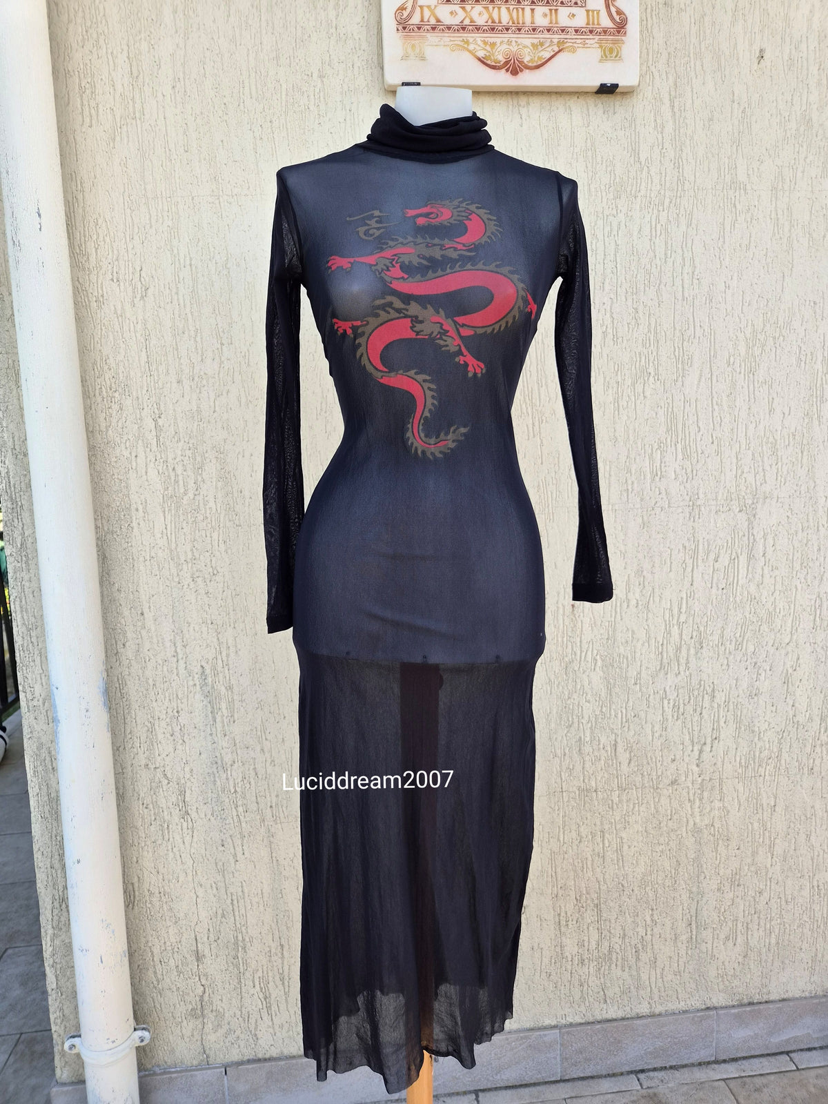 Robe en voile motif dragon