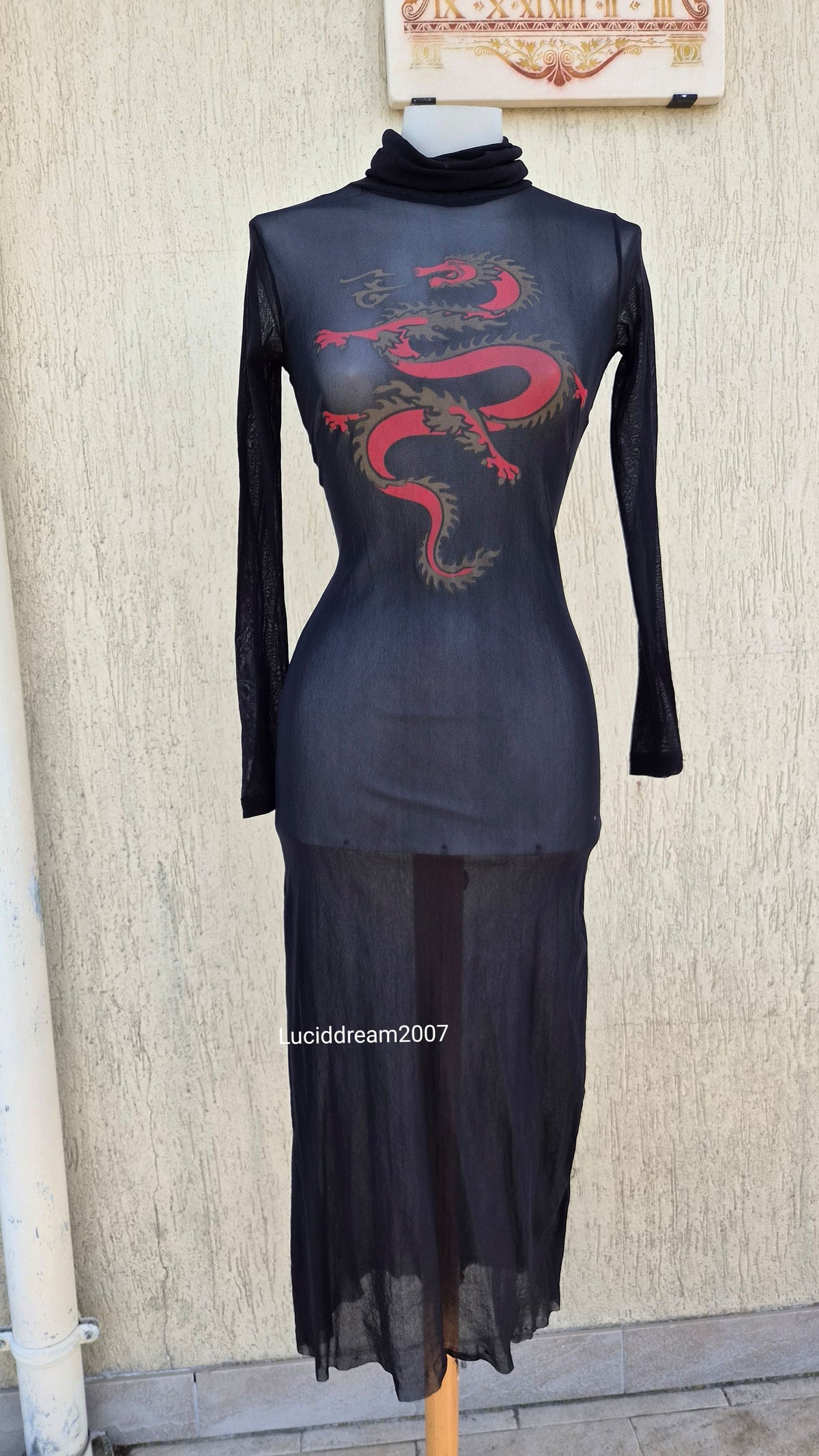 Robe en voile motif dragon