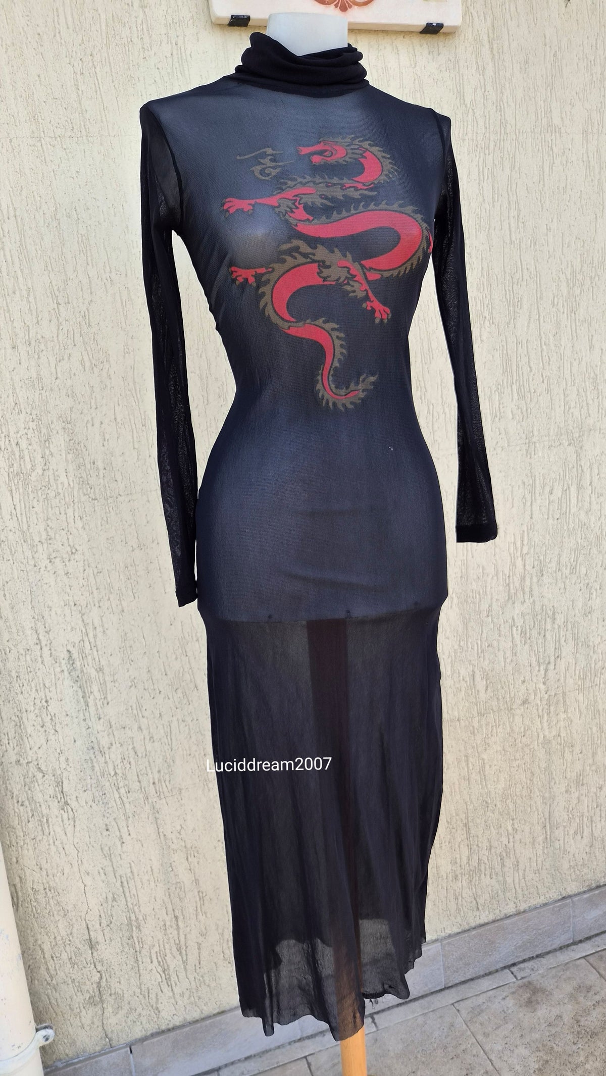 Robe en voile motif dragon