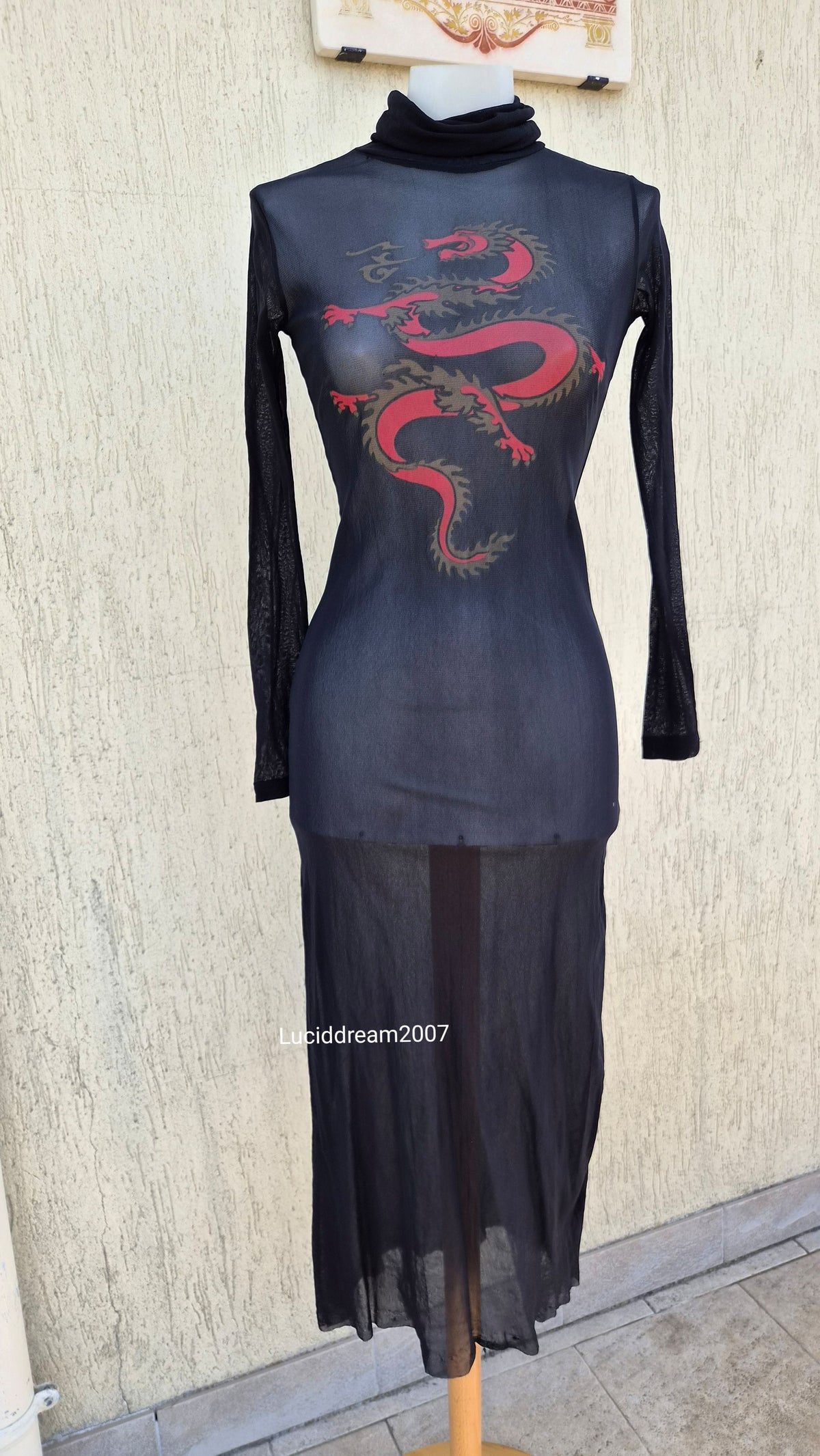 Robe en voile motif dragon
