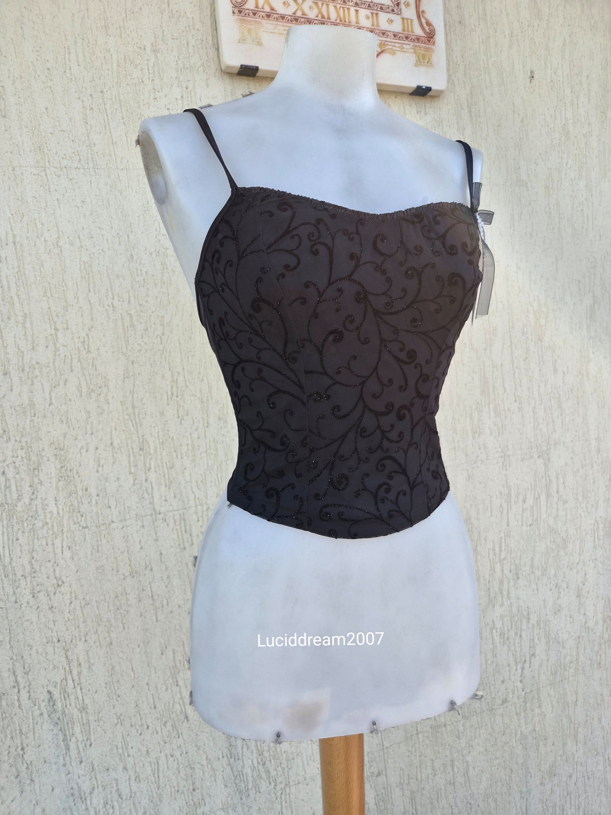 Black velvet top with arabesques