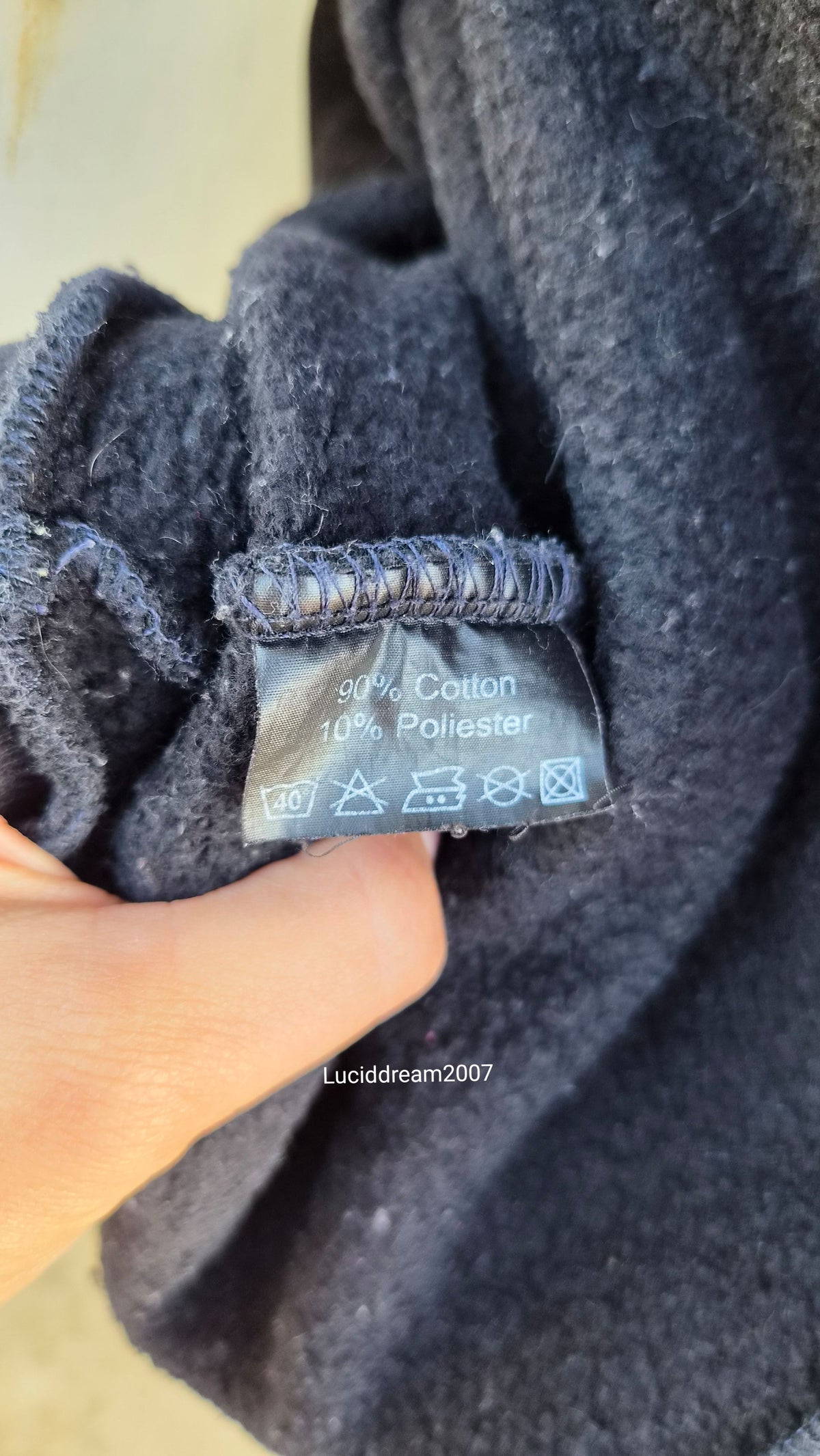 Gilet dos laçage et capuche à oreilles