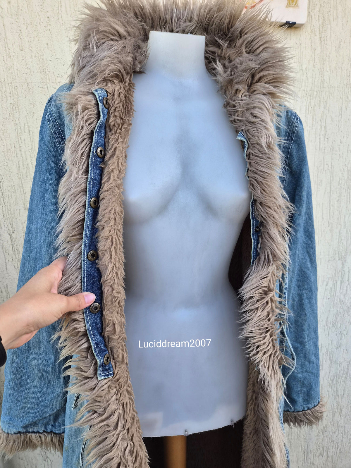 Manteau long denim et fausse fourrure