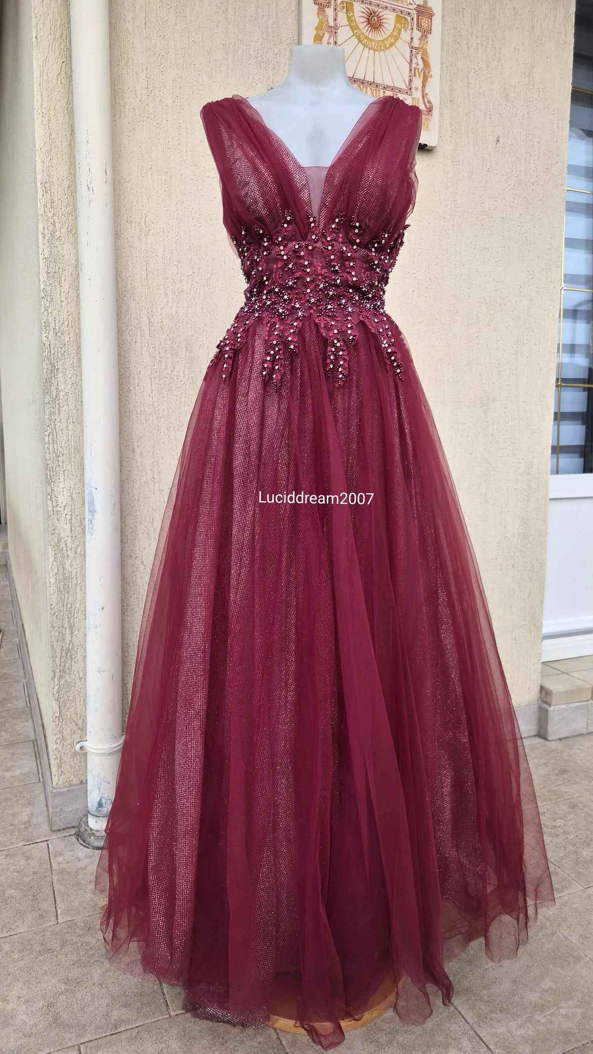 Maxi robe rouge avec broderies