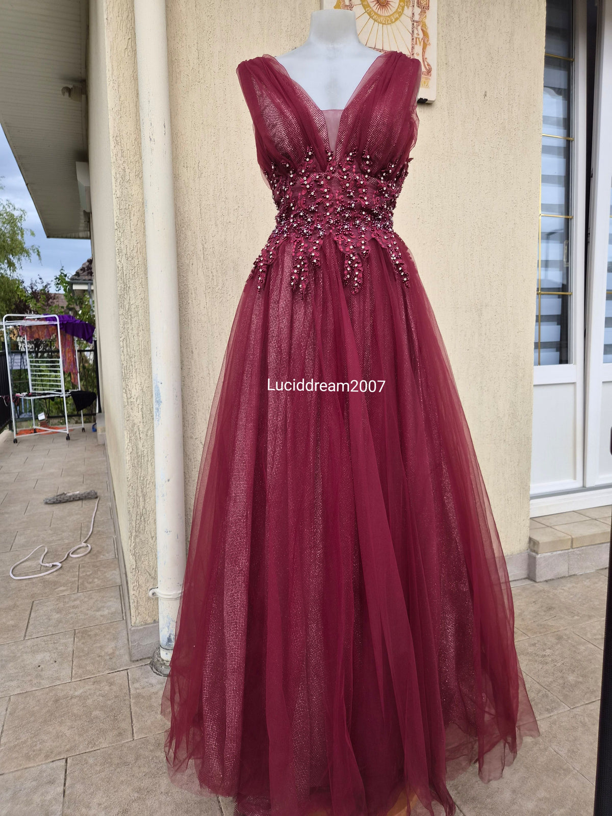 Maxi robe rouge avec broderies