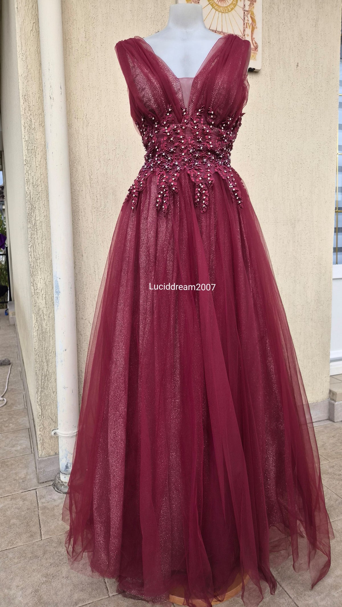 Maxi robe rouge avec broderies