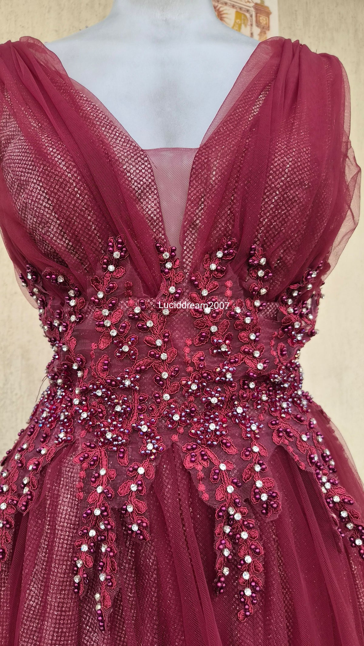 Maxi robe rouge avec broderies