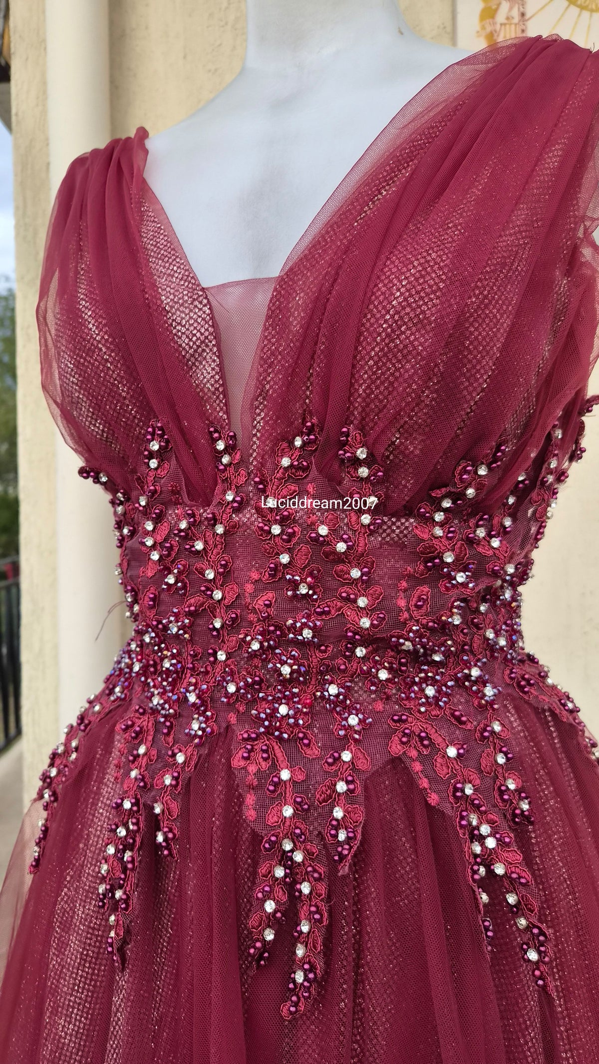 Maxi robe rouge avec broderies