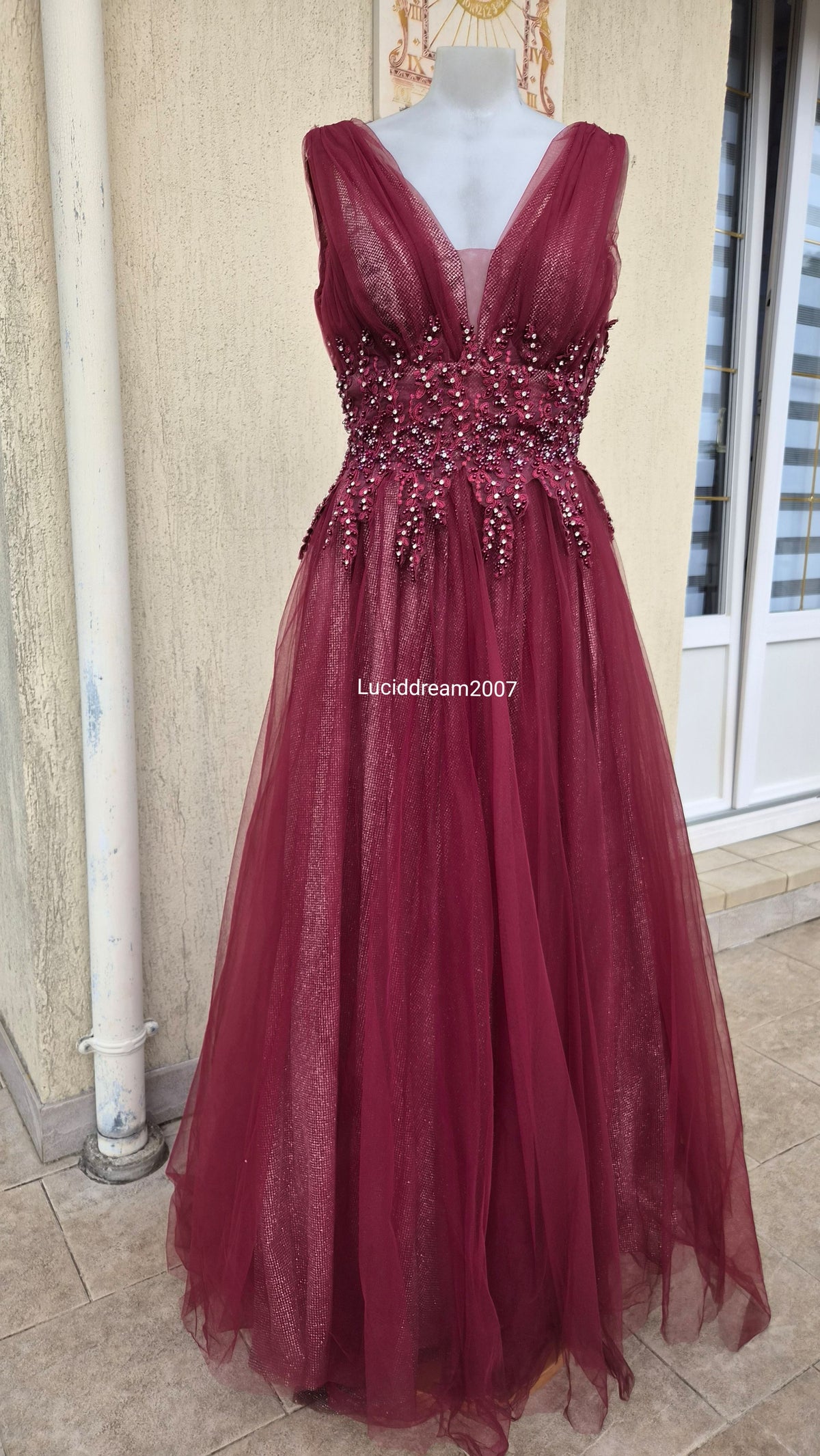 Maxi robe rouge avec broderies