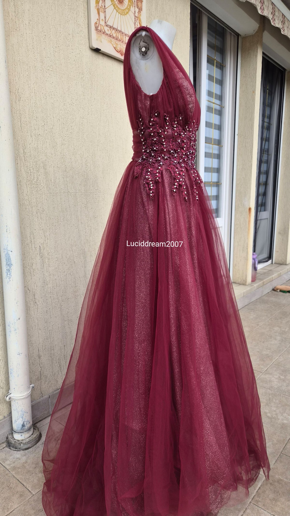 Maxi robe rouge avec broderies