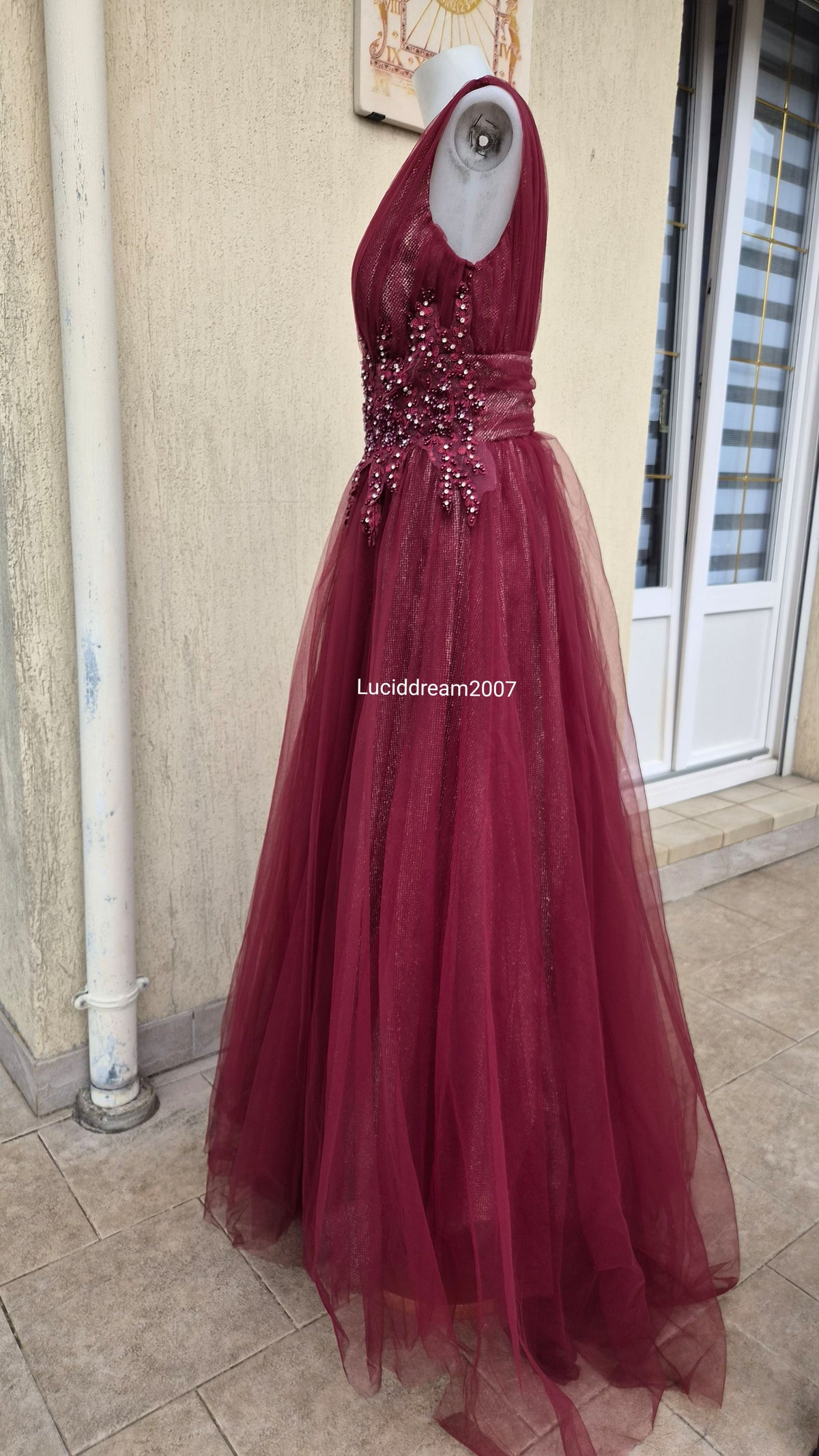 Maxi robe rouge avec broderies