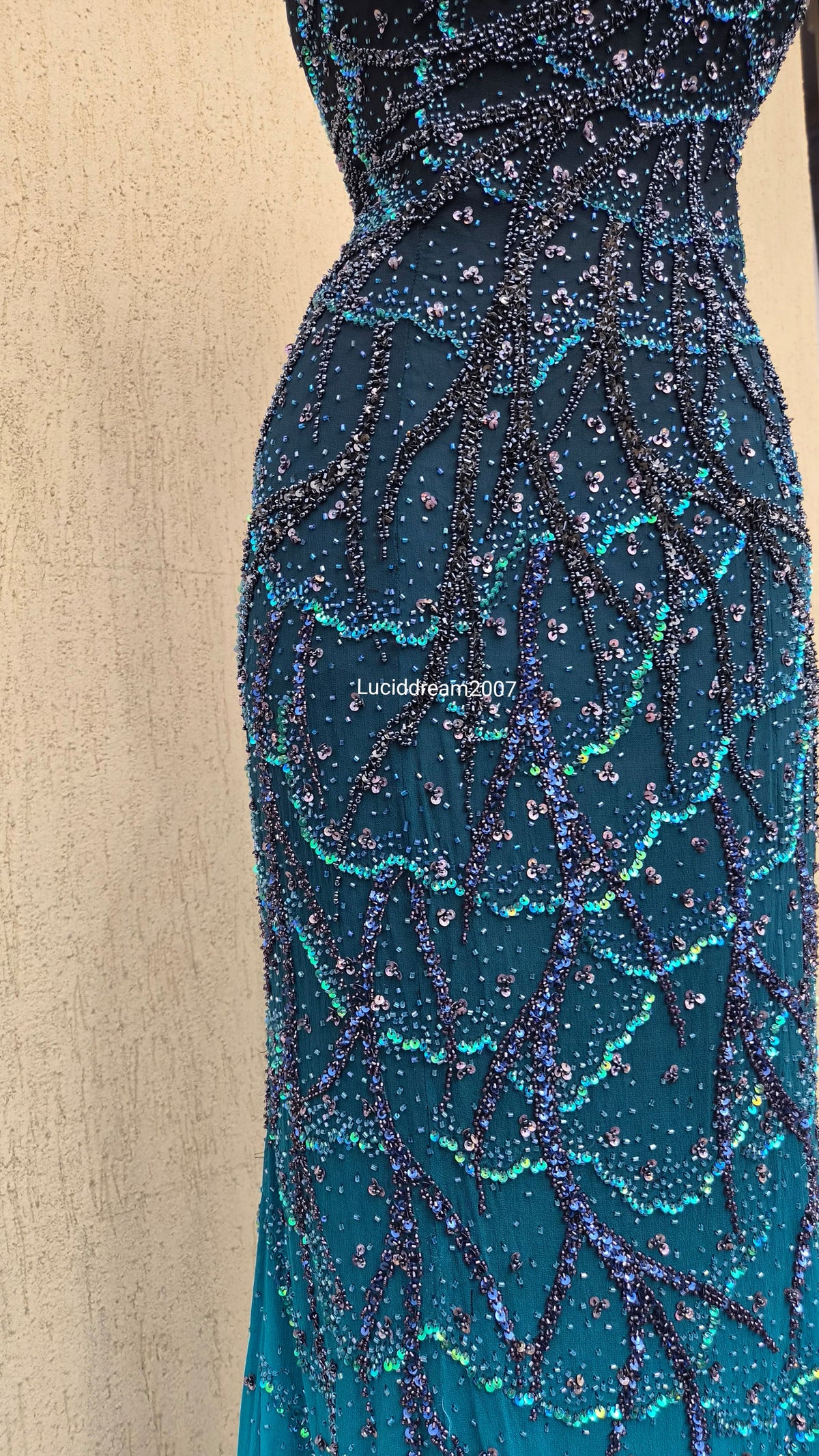 Embroidered silk backless dress