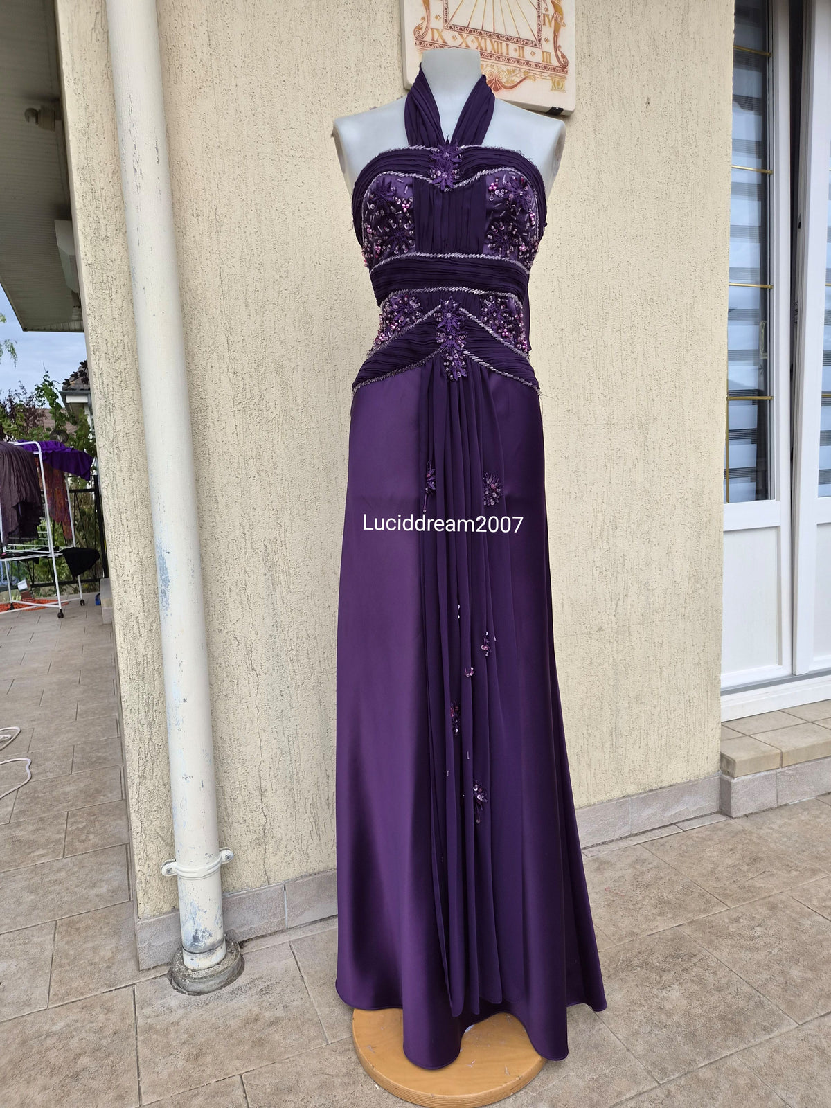 Robe dos nu brodée violette