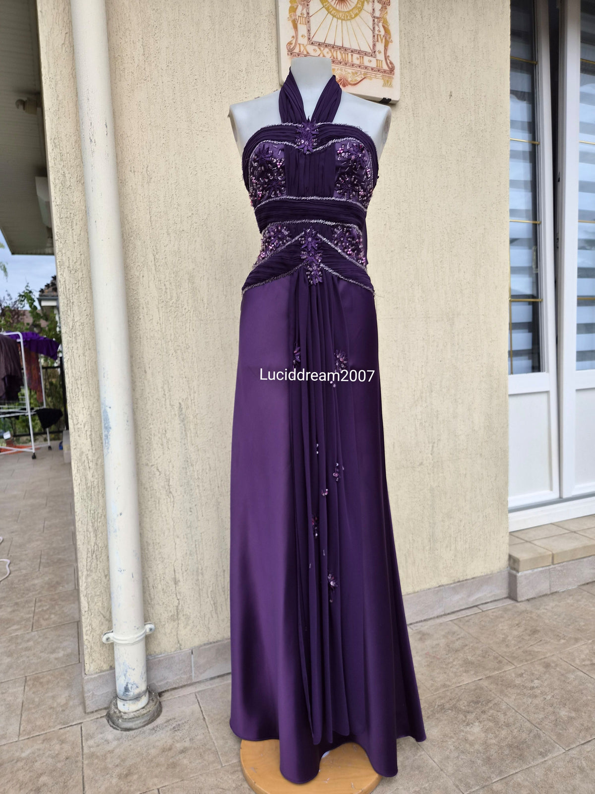 Robe dos nu brodée violette