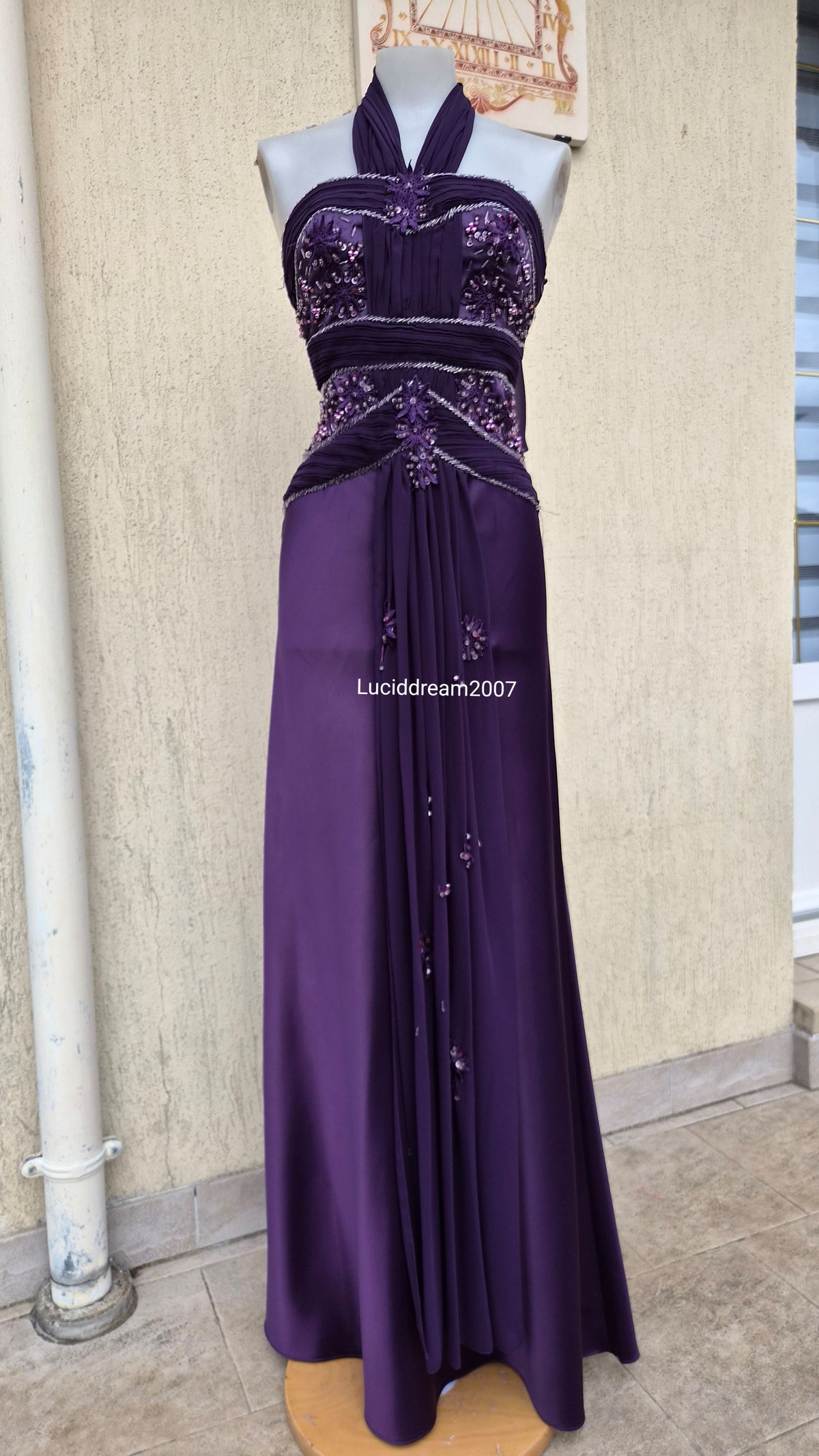 Robe dos nu brodée violette