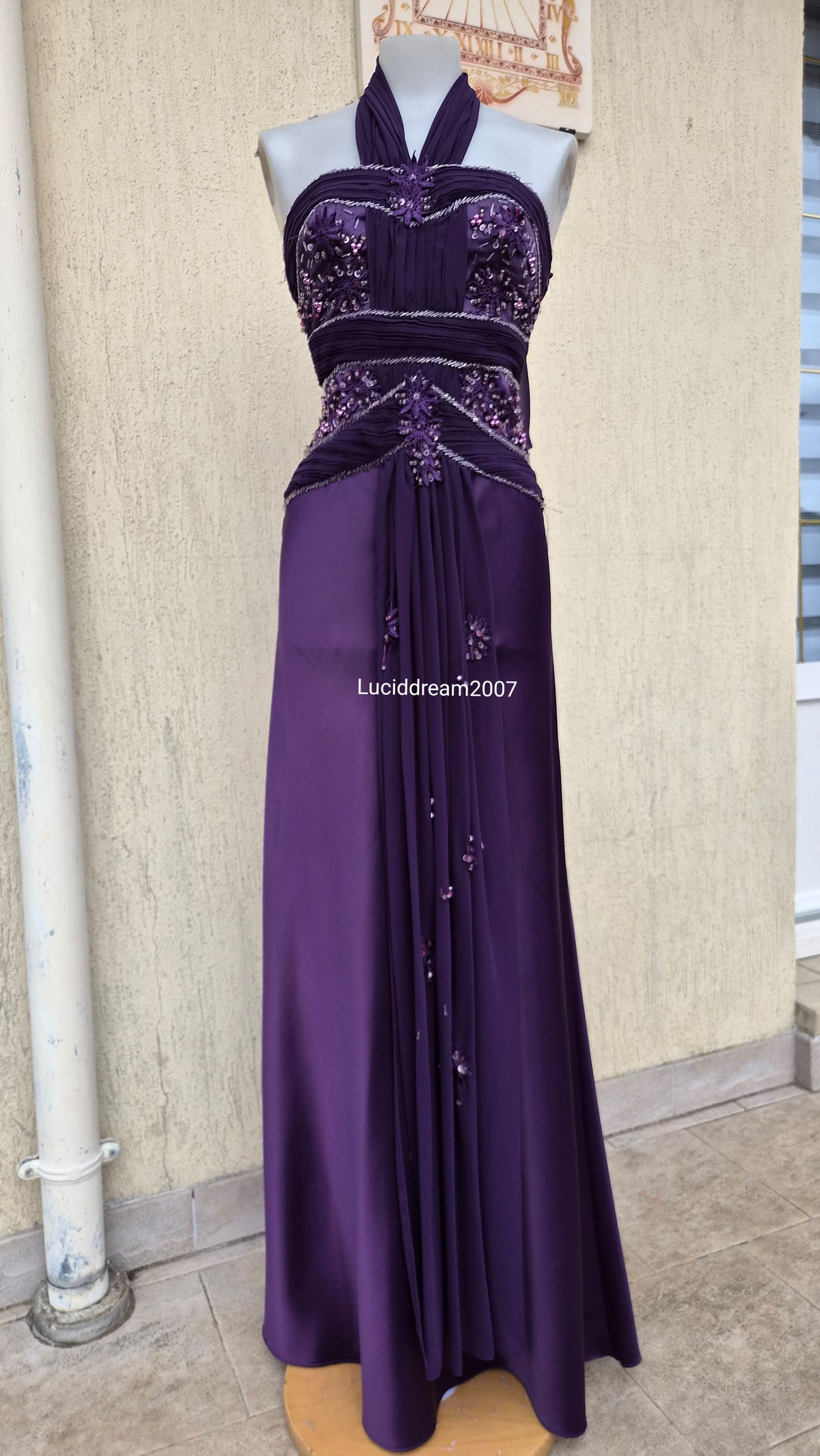 Robe dos nu brodée violette