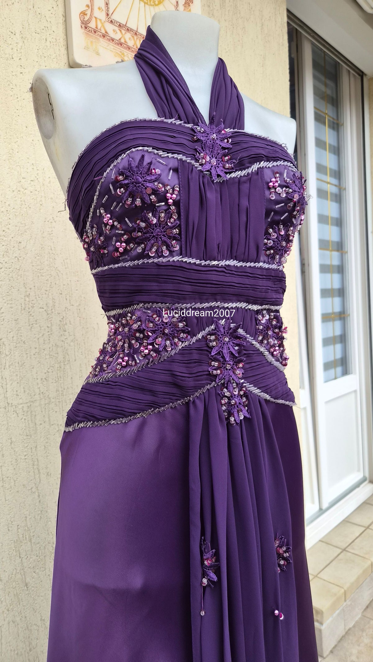 Robe dos nu brodée violette