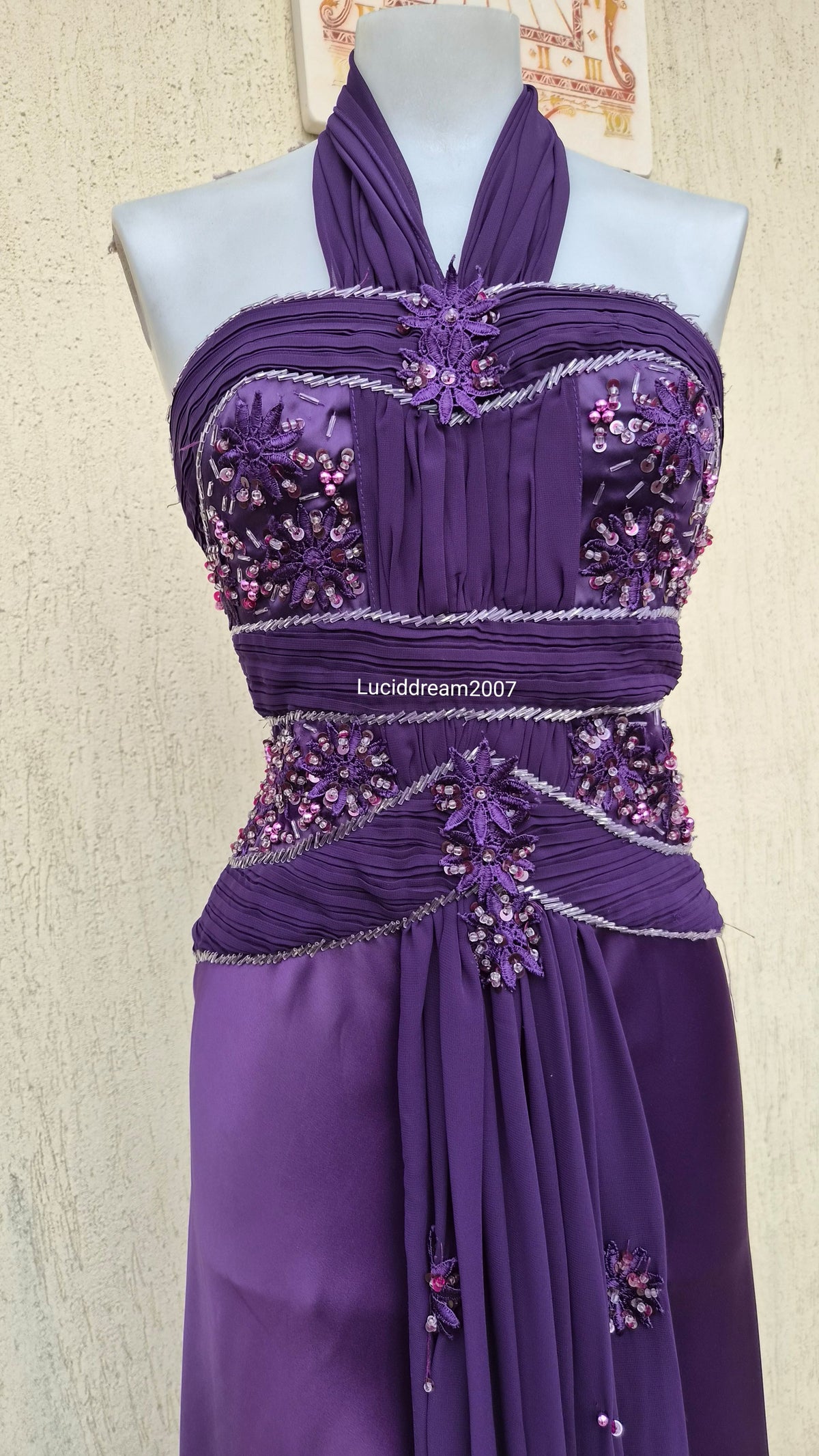 Robe dos nu brodée violette