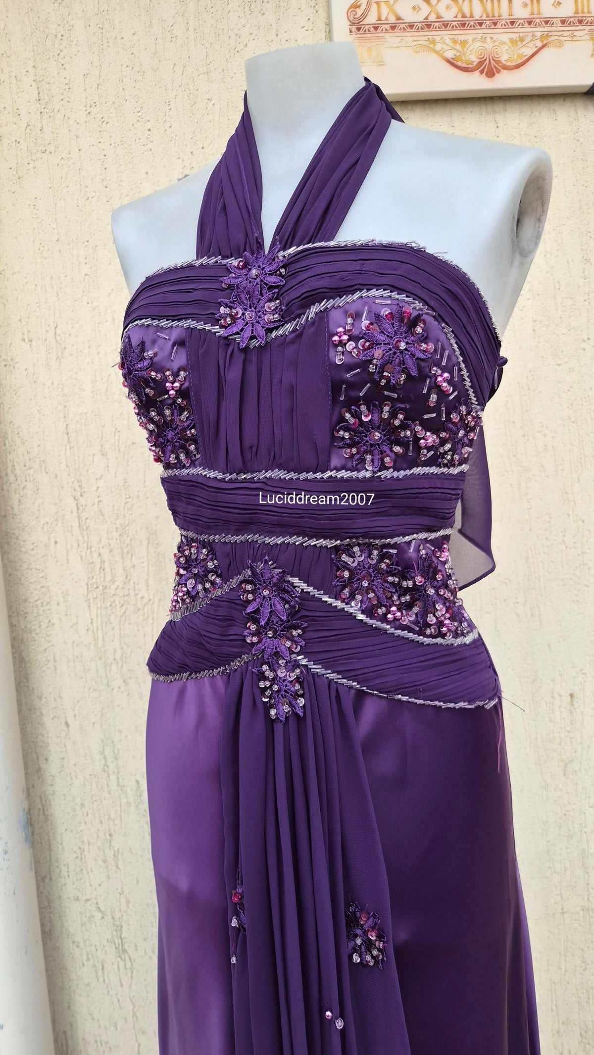 Robe dos nu brodée violette