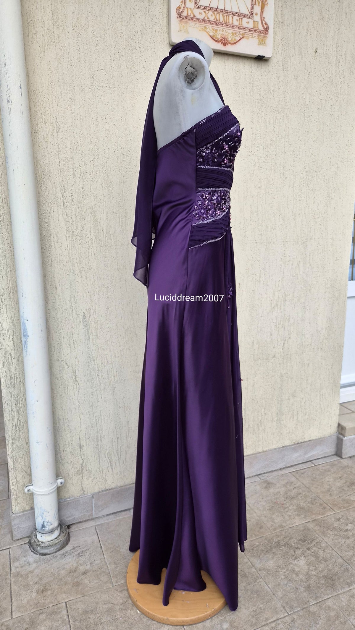 Robe dos nu brodée violette