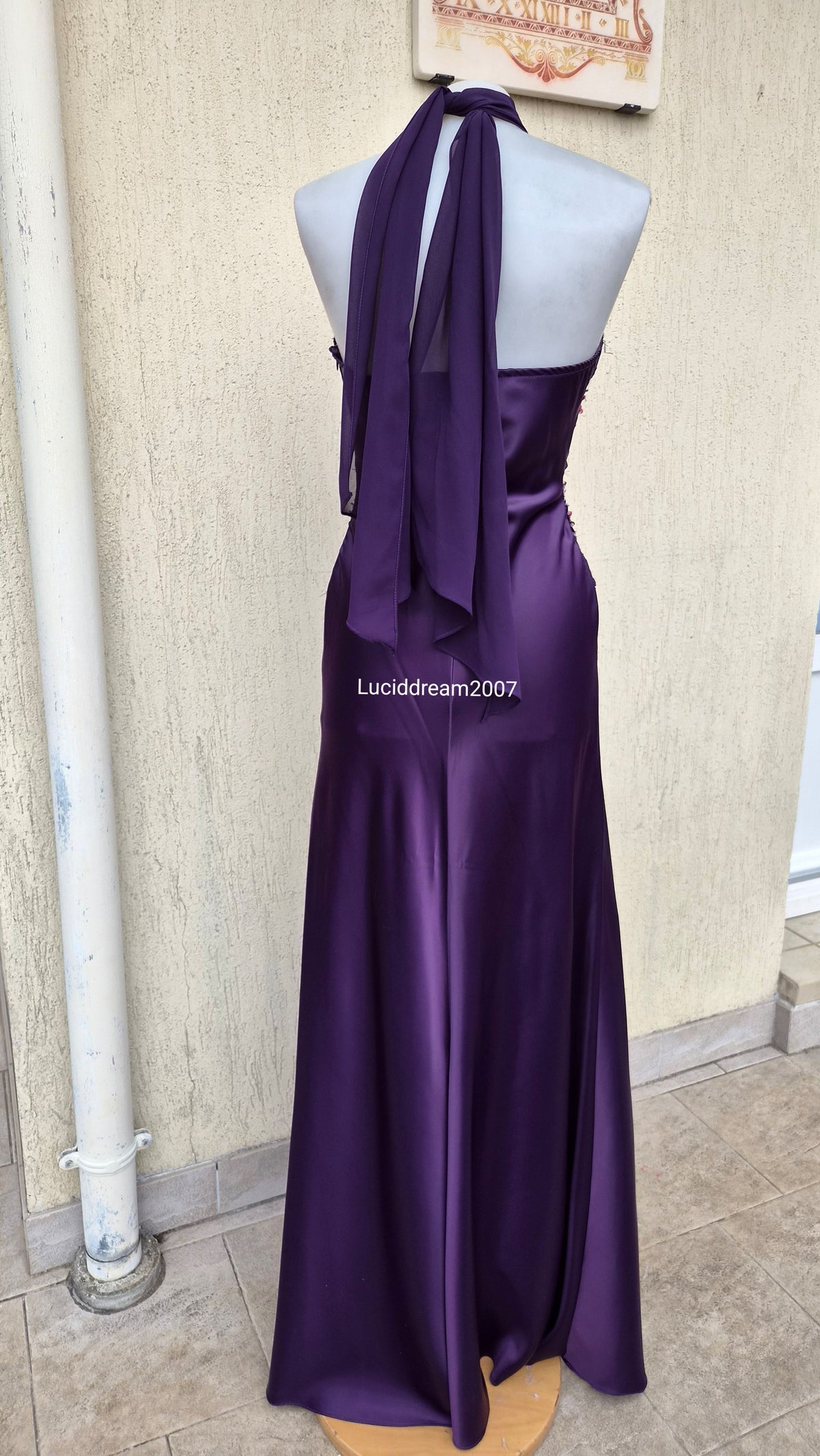Robe dos nu brodée violette