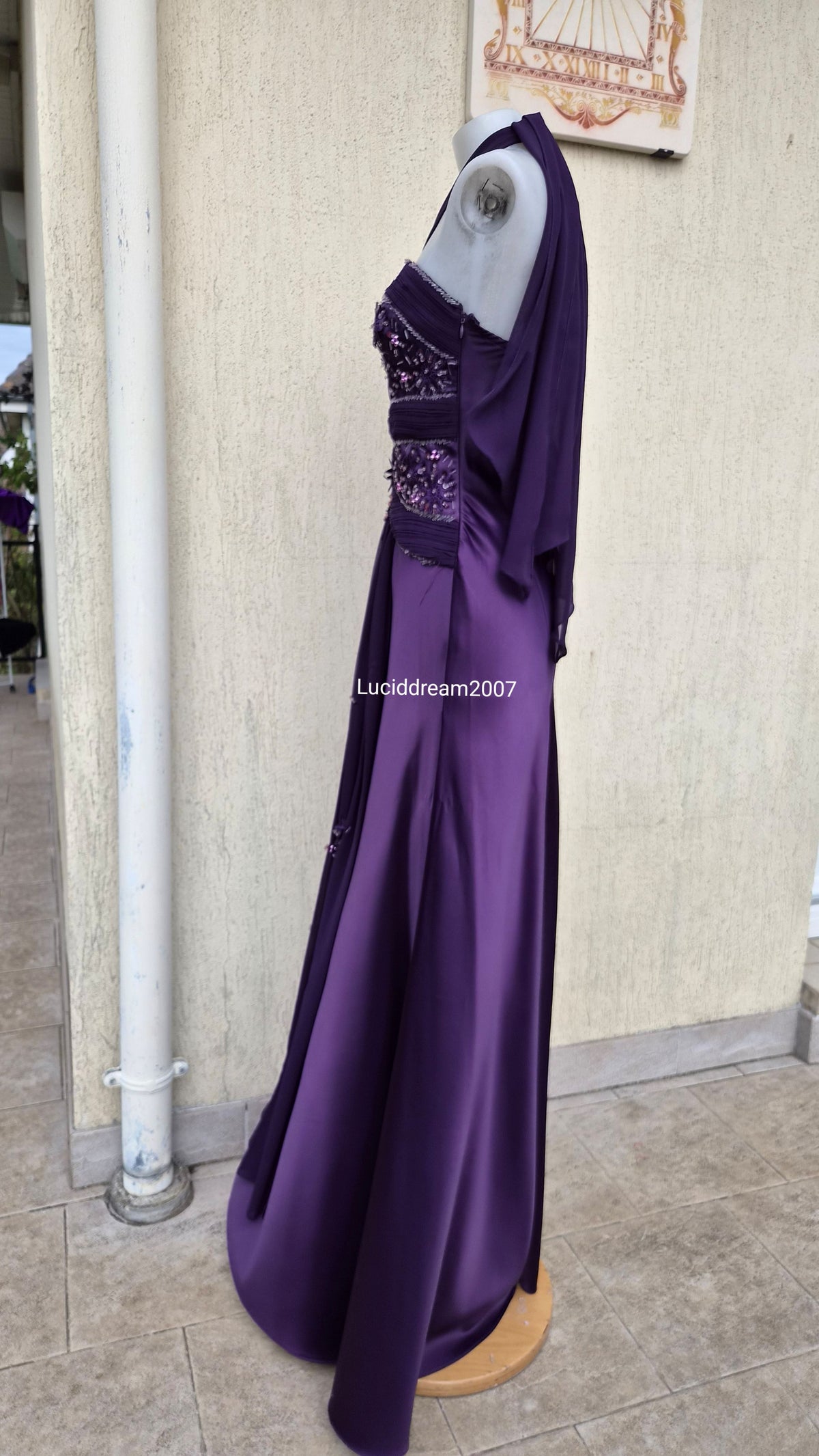 Robe dos nu brodée violette