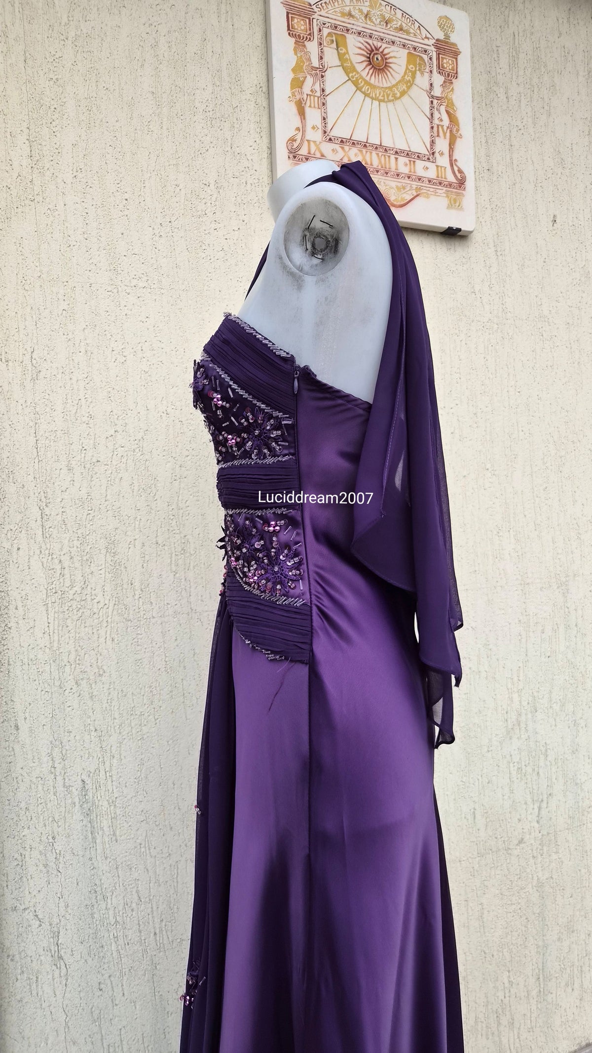 Robe dos nu brodée violette