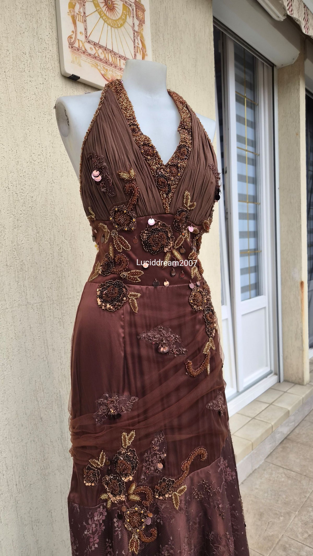 Robe dos nu brodée marron