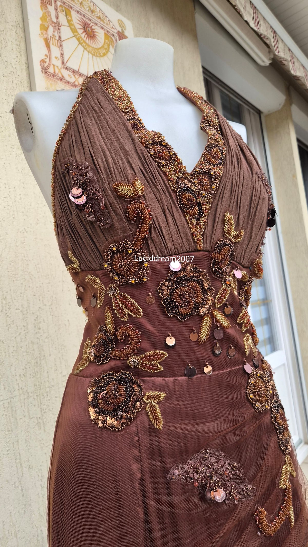 Robe dos nu brodée marron