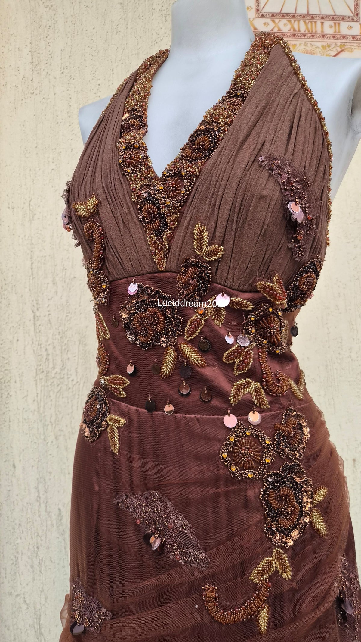Robe dos nu brodée marron
