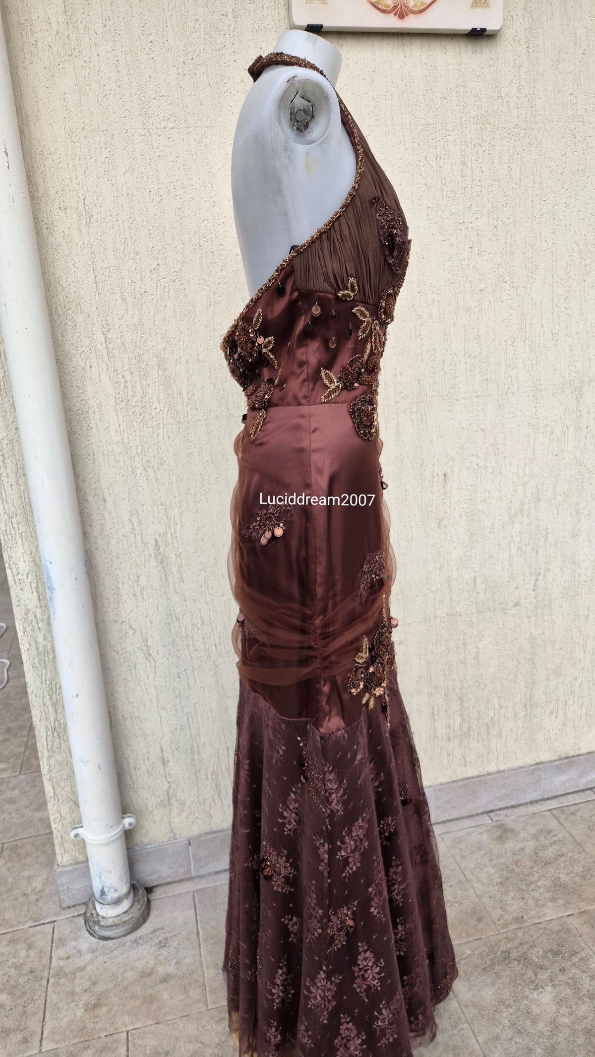 Robe dos nu brodée marron