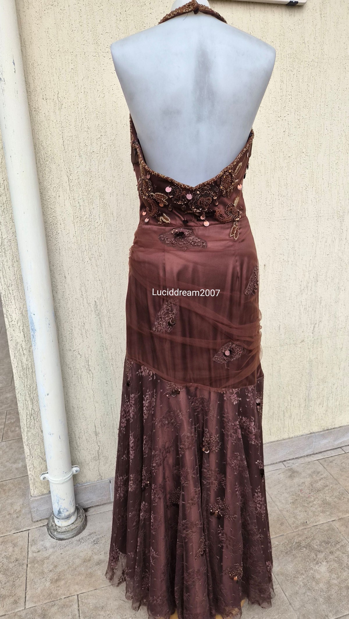 Robe dos nu brodée marron