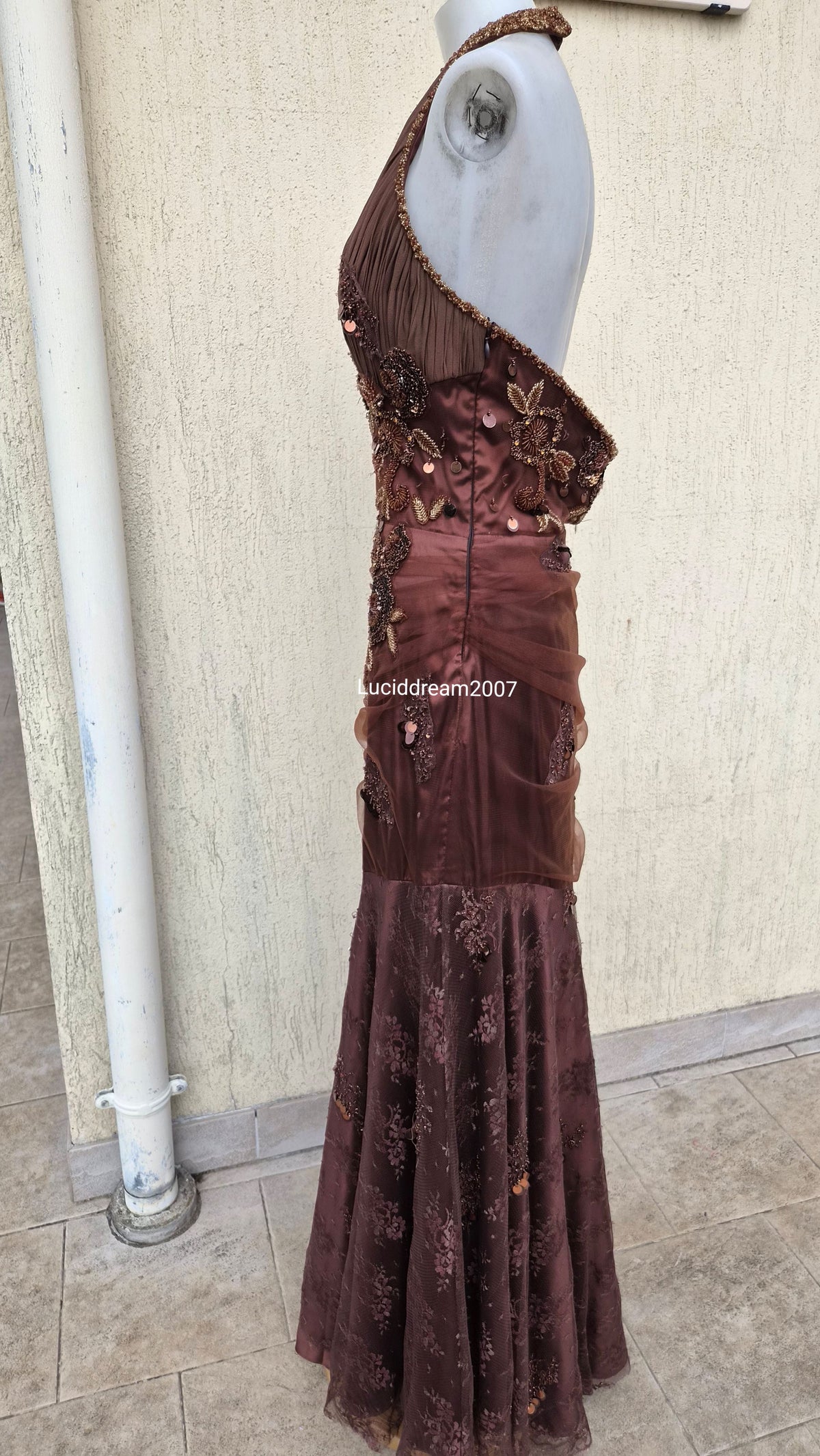Robe dos nu brodée marron