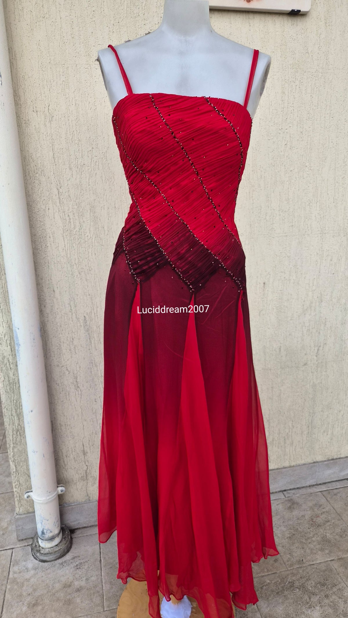 Robe en soie tons rouges