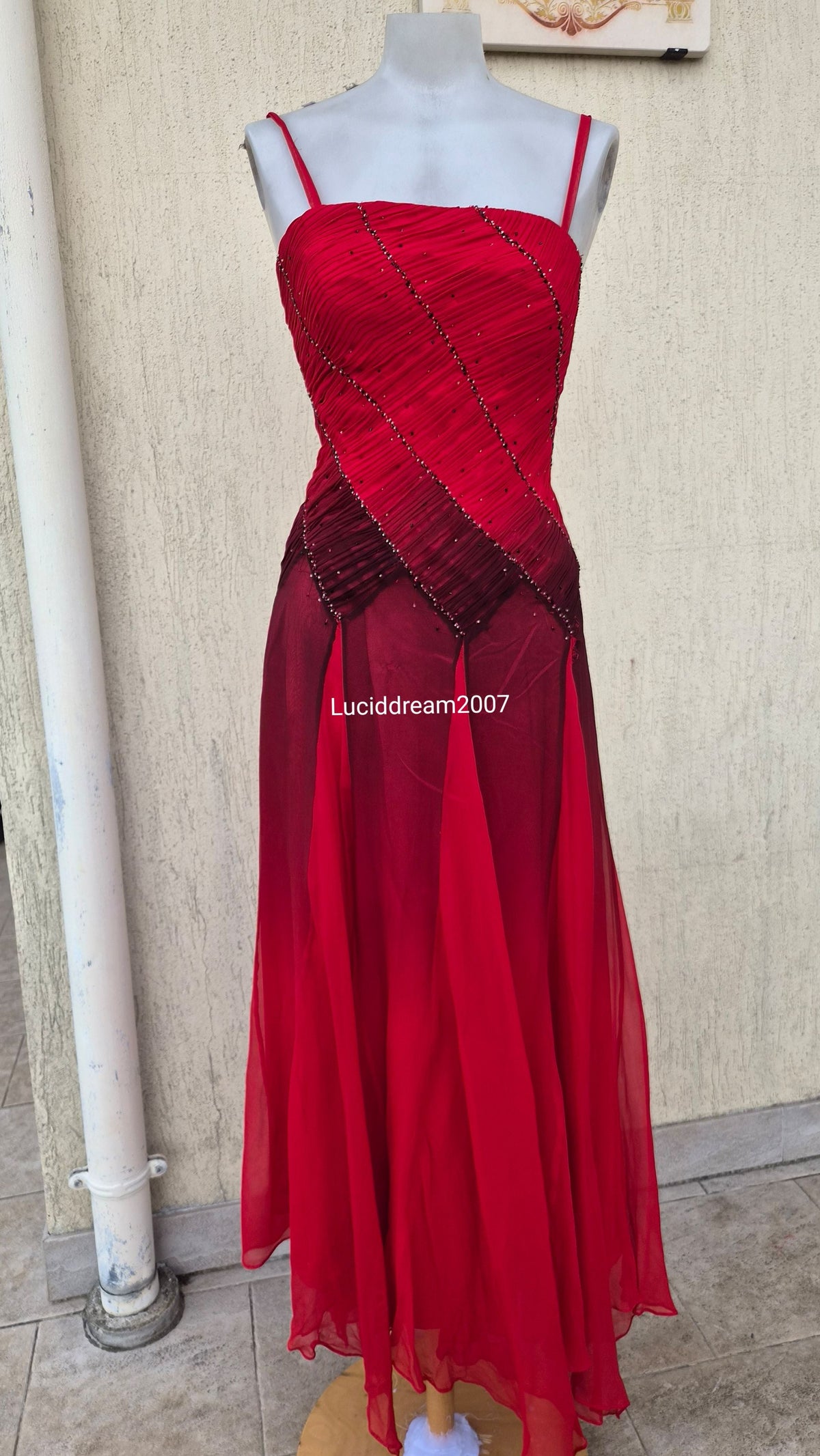 Robe en soie tons rouges