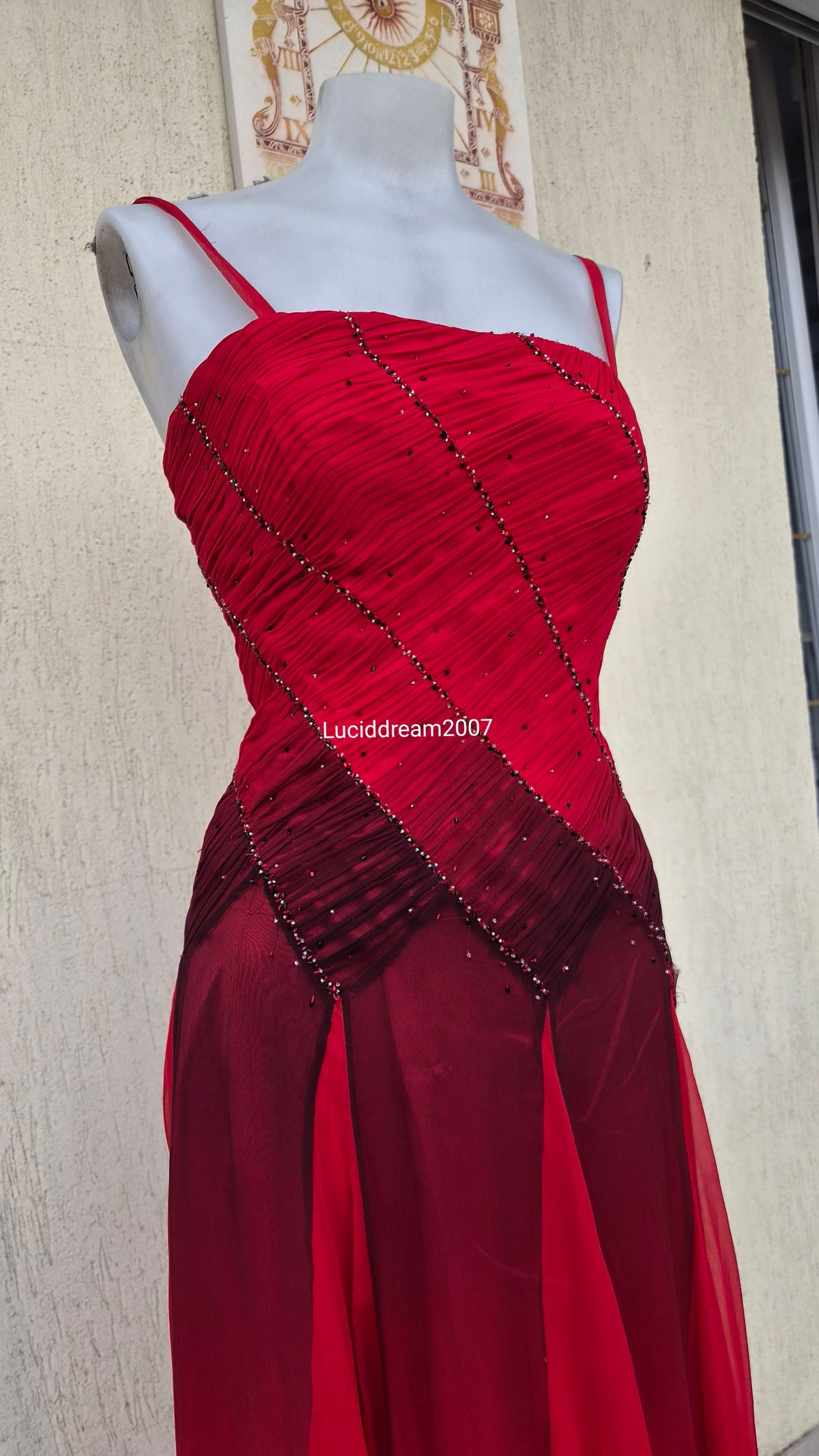 Robe en soie tons rouges