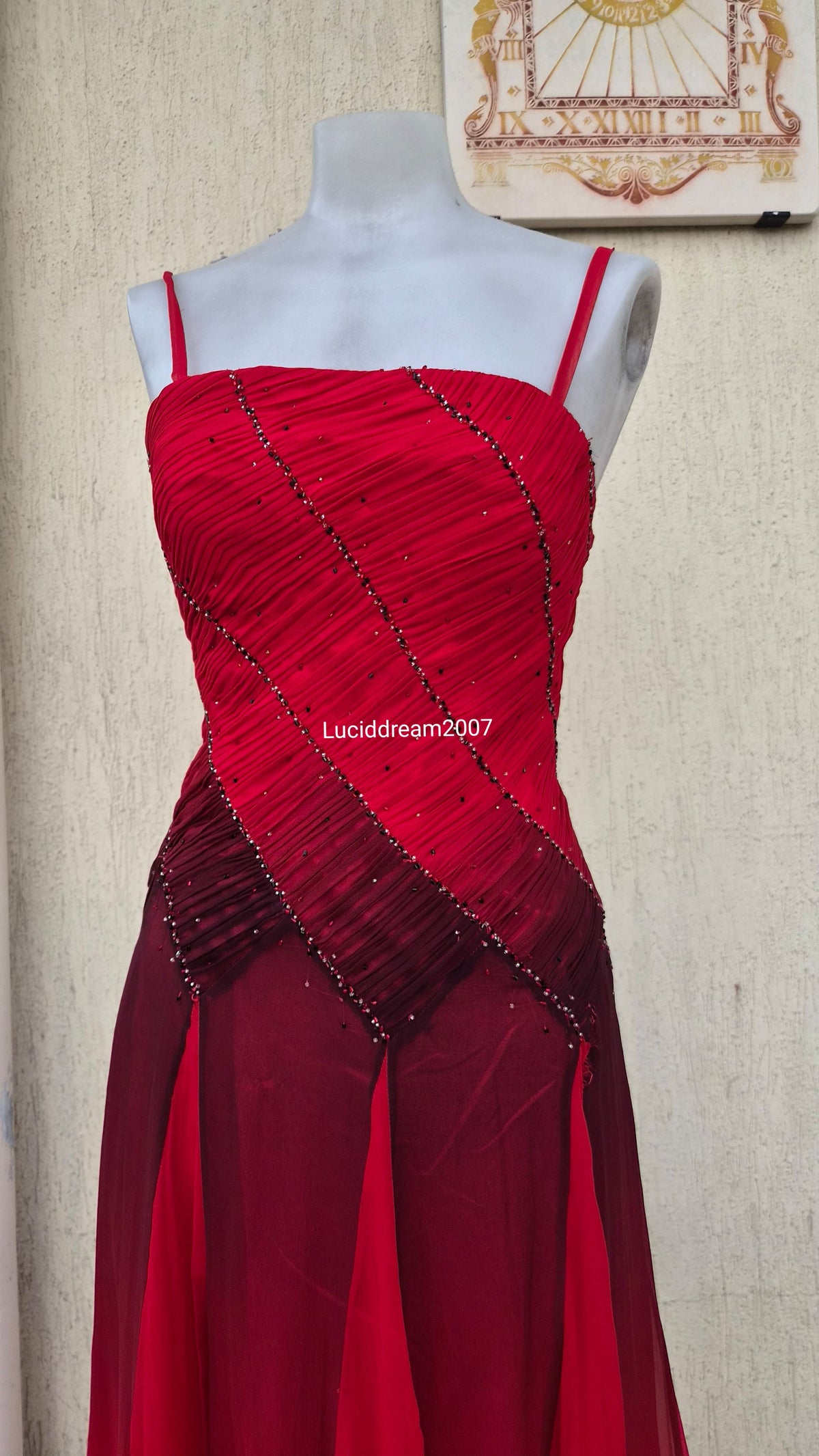 Robe en soie tons rouges