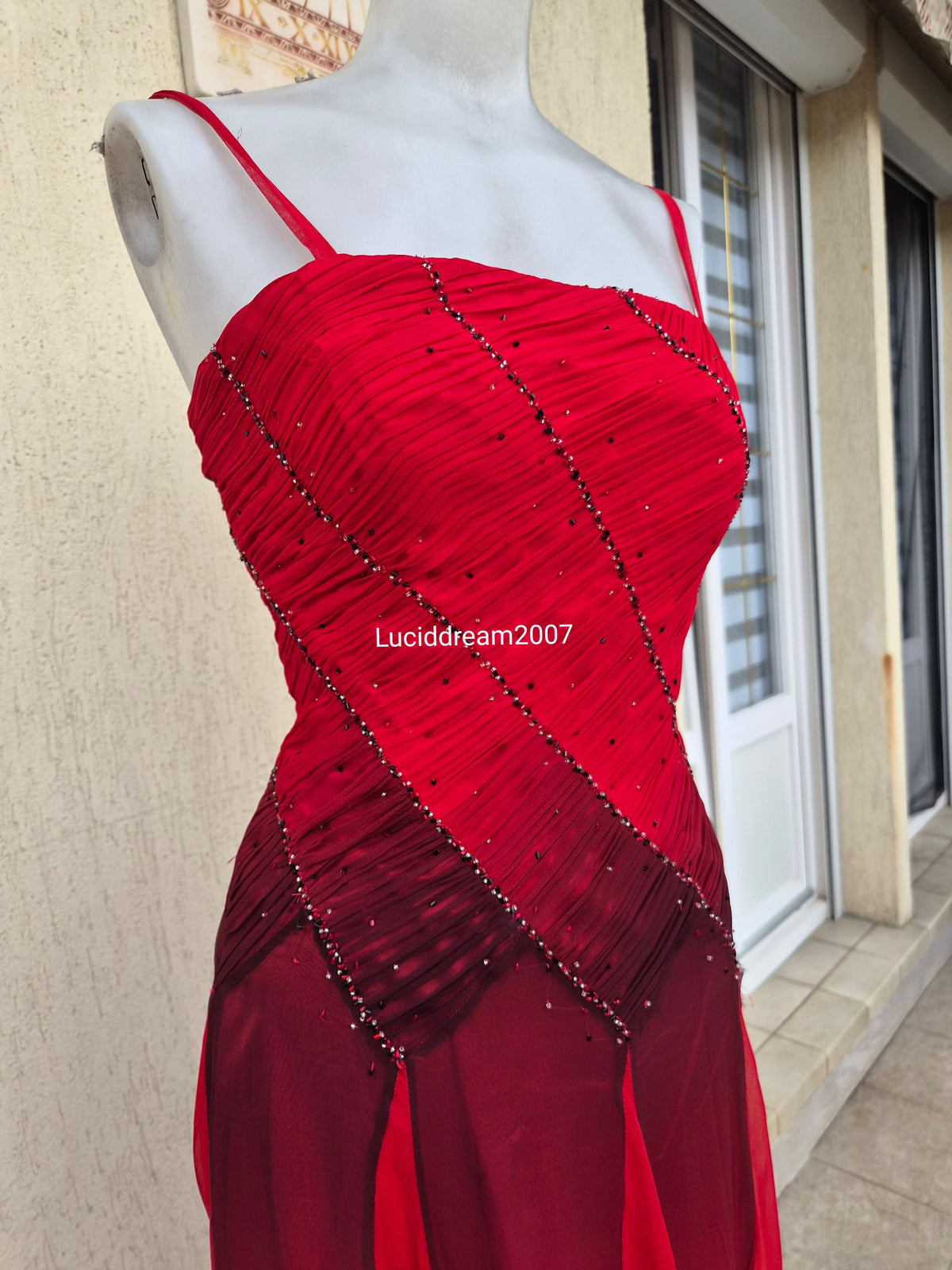 Robe en soie tons rouges