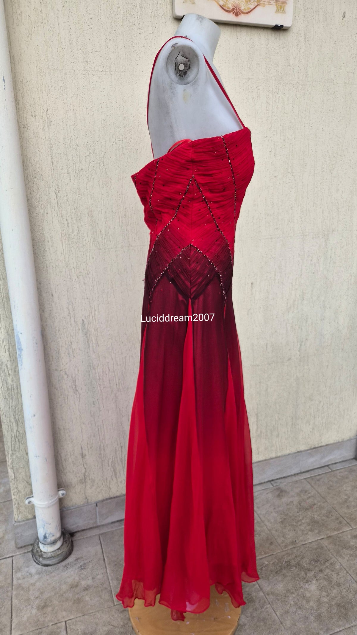 Robe en soie tons rouges