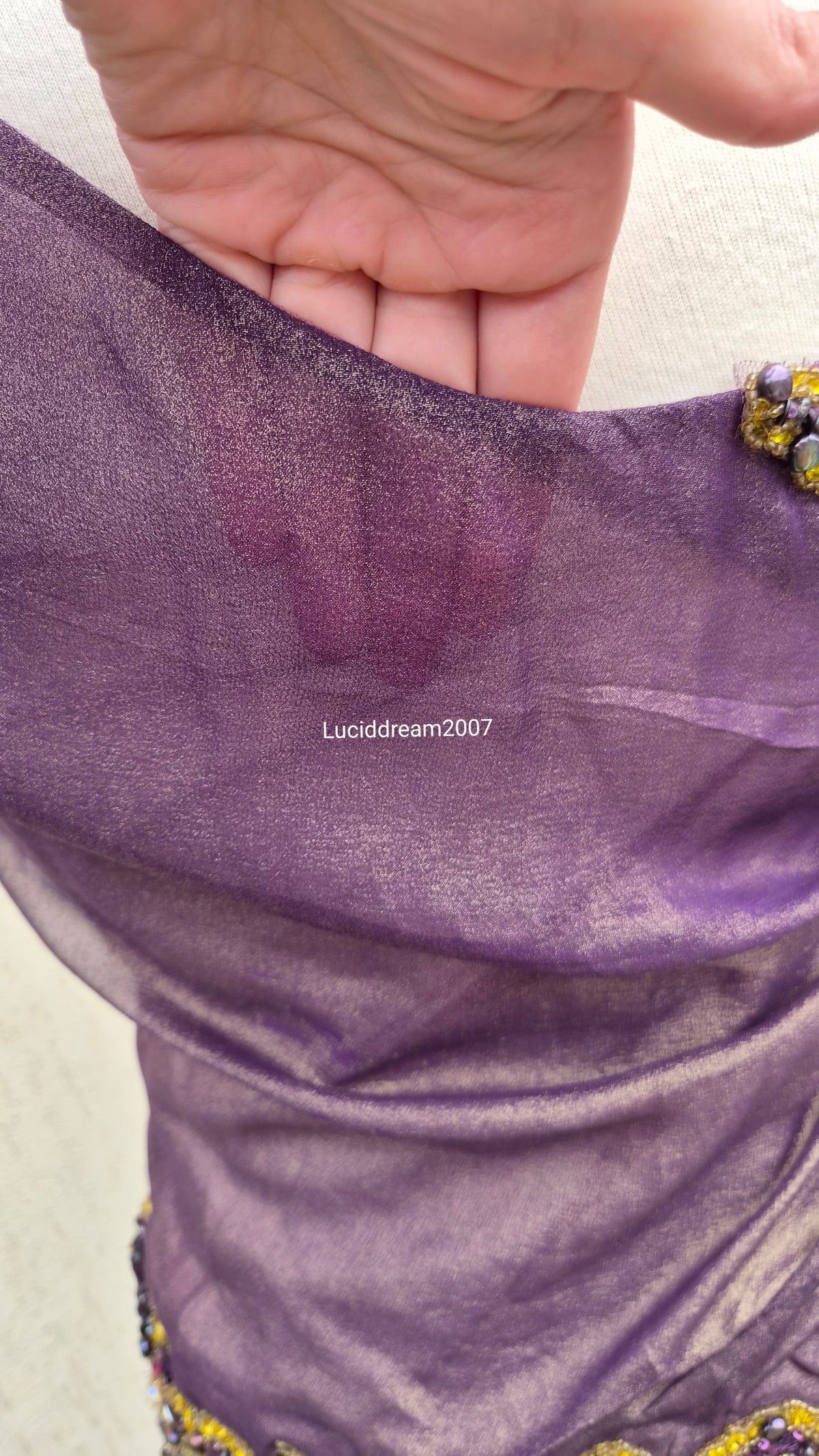 Robe brodée violette