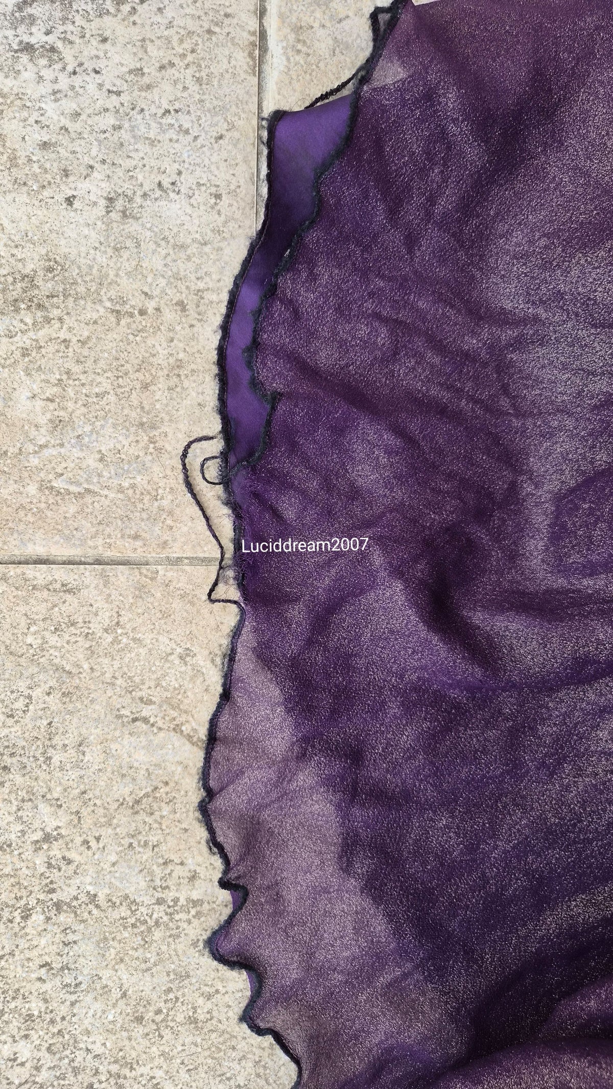 Robe brodée violette
