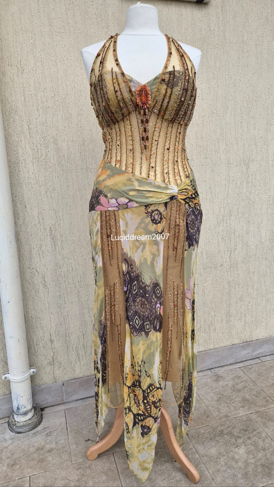 Robe en soie brodée tons beige