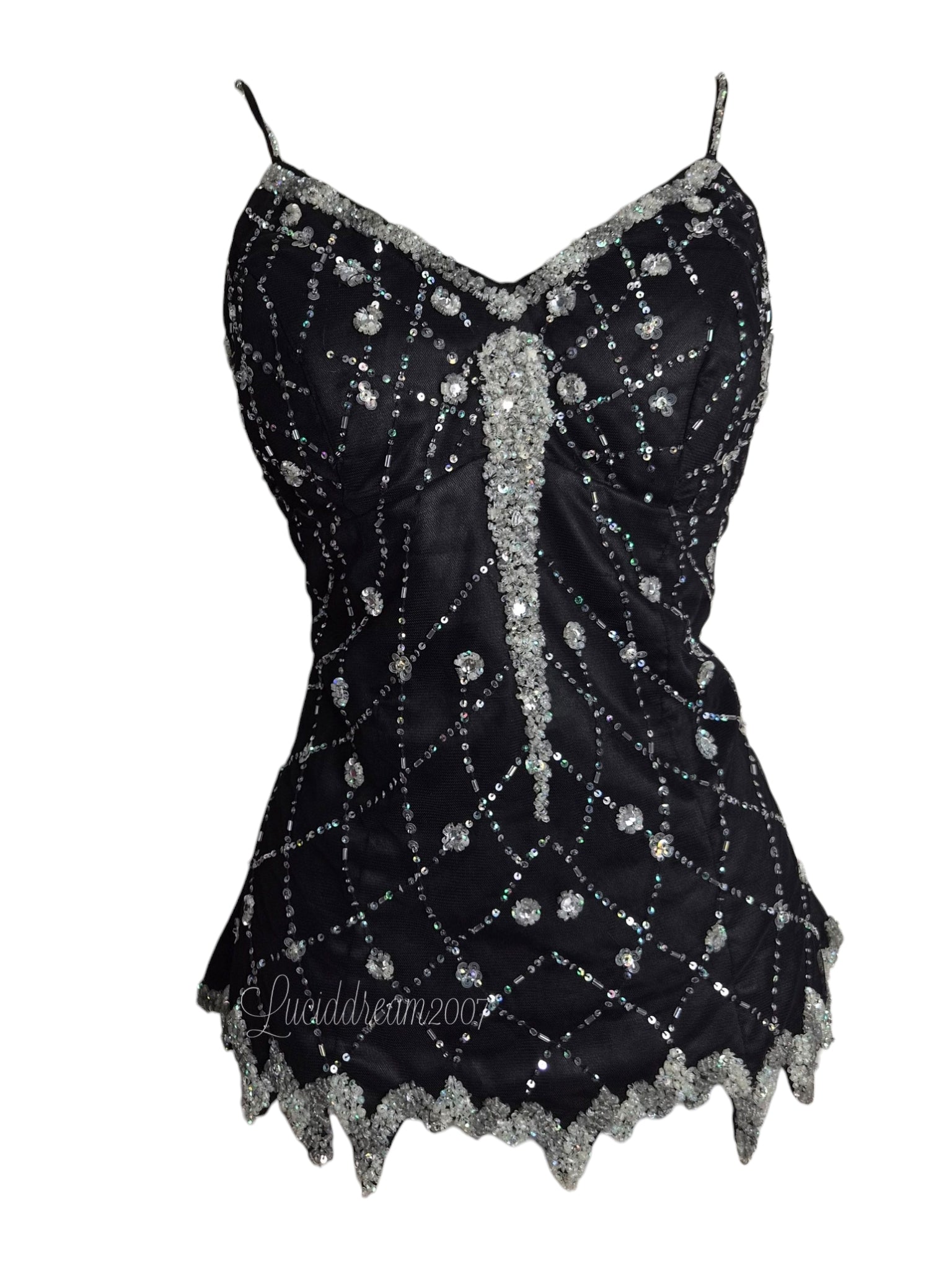 Débardeur vintage Y2K en tulle noir avec un riche travail de perles argentées et un motif de treillis en sequins. Esthétique magique fairycore/goth. Top vintage rare sorti d'une reverie.