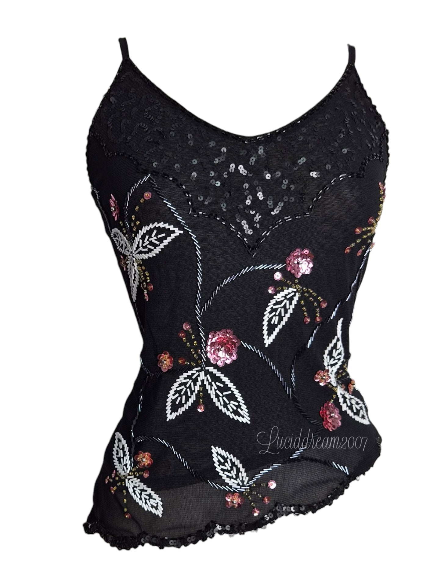 Débardeur vintage Y2K noir brodé à la main. Perles & paillettes fleuries, coupe asymétrique. Look fée grunge unique. Top fairycore raree sorti d'une reverie.