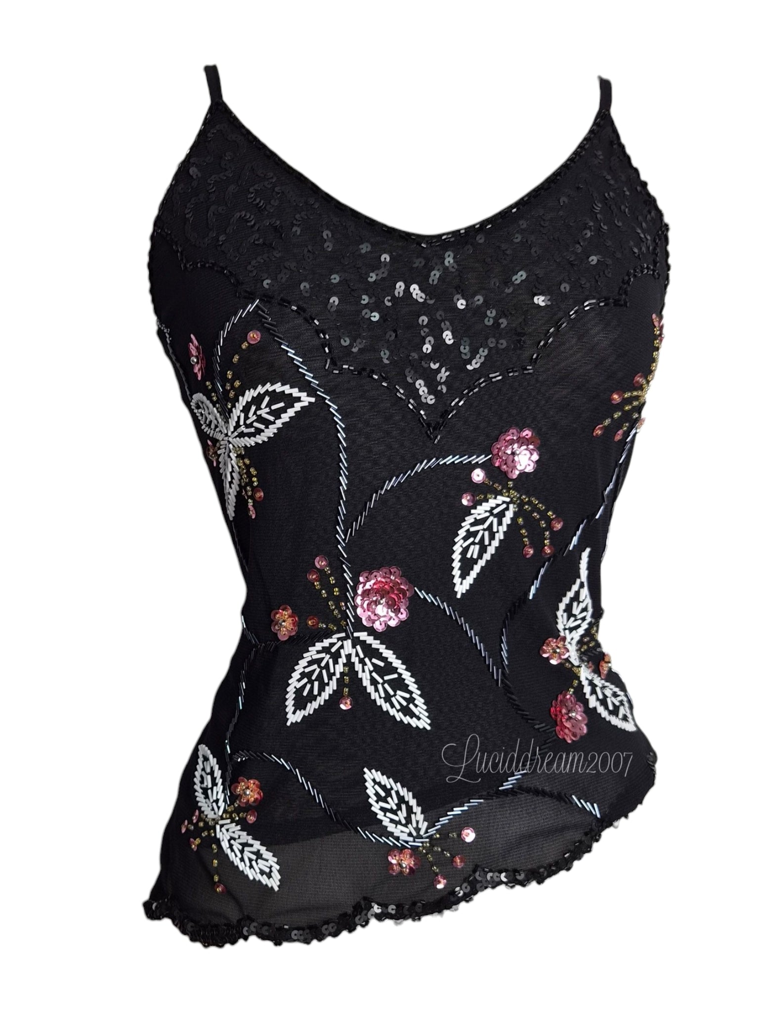 Débardeur vintage Y2K noir brodé à la main. Perles & paillettes fleuries, coupe asymétrique. Look fée grunge unique. Top fairycore raree sorti d'une reverie.